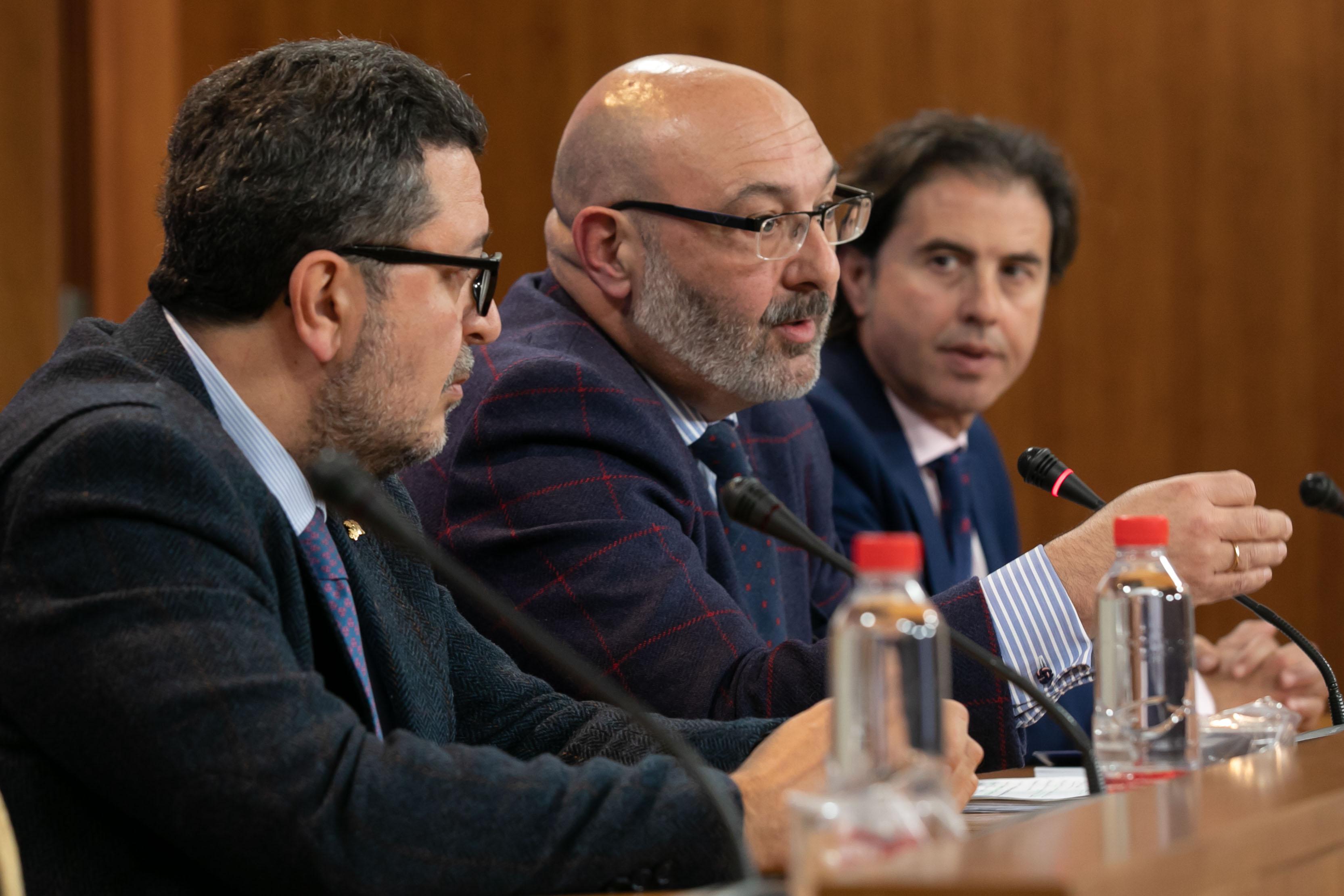 Rueda de prensa del grupo parlamentario de Vox en el Parlamento de Andalucía.