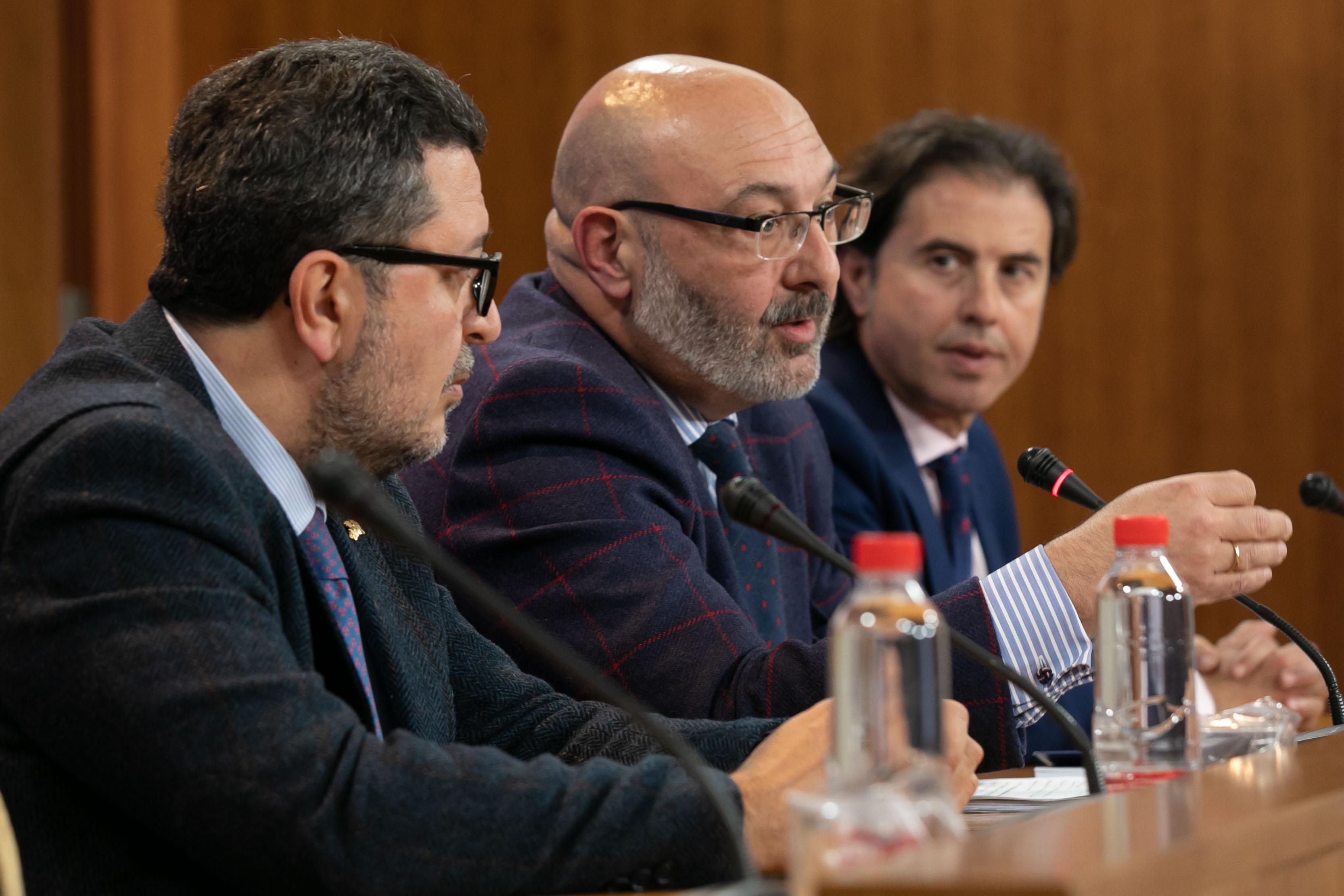 Rueda de prensa del grupo parlamentario de Vox en el Parlamento de Andalucía.
