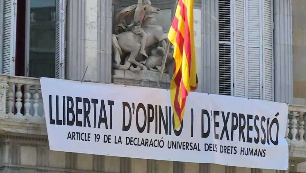 Nueva pancarta en el Palau de la Generalitat - Atresmedia