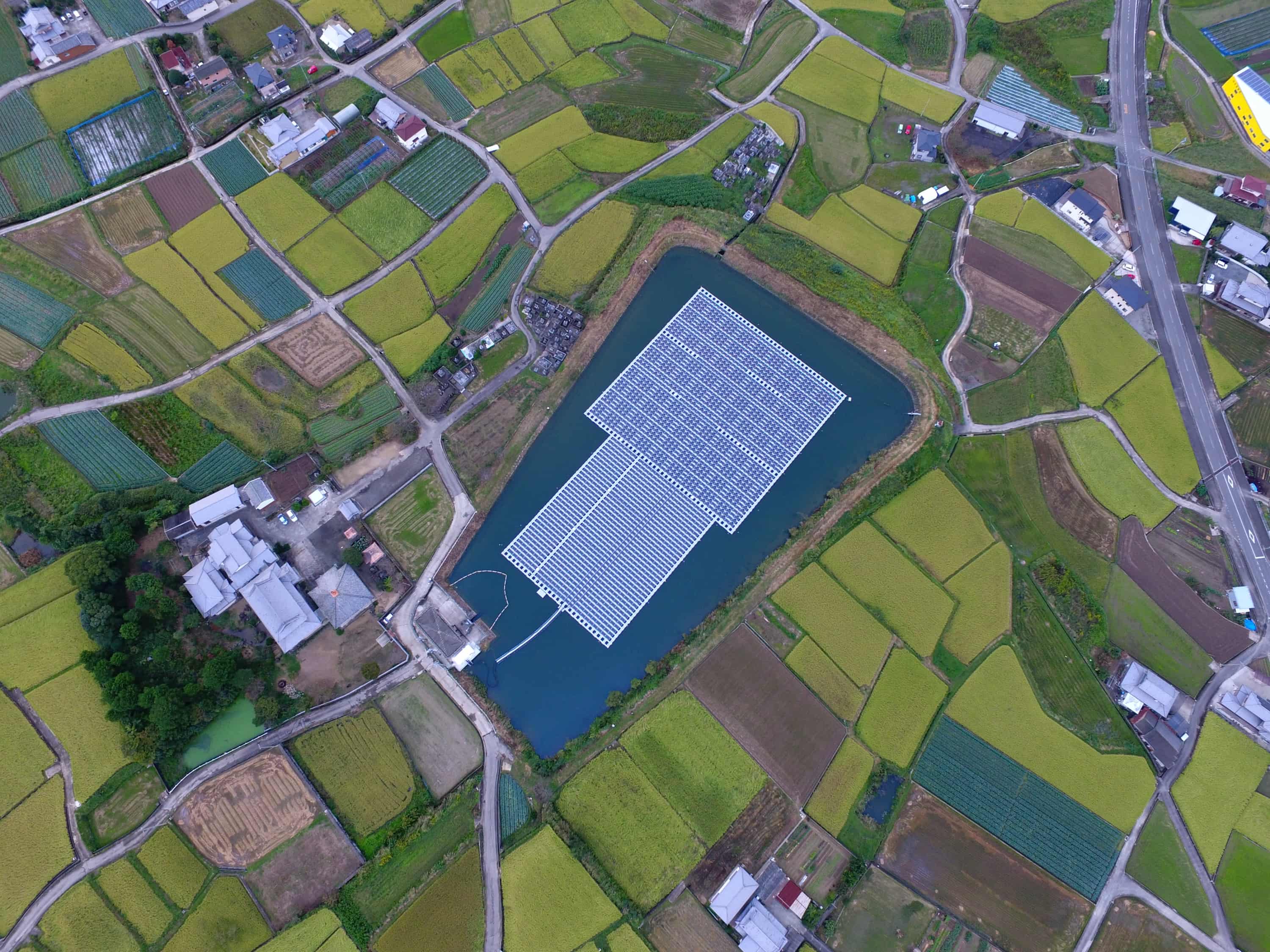 Planta solar flotante en Japón. Foto: CielEtterre
