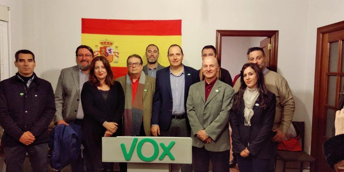 Imagen de archivo de la directiva de Vox en Granada. El cesado Julio Vao es el segundo por la derecha de la primera fila.
