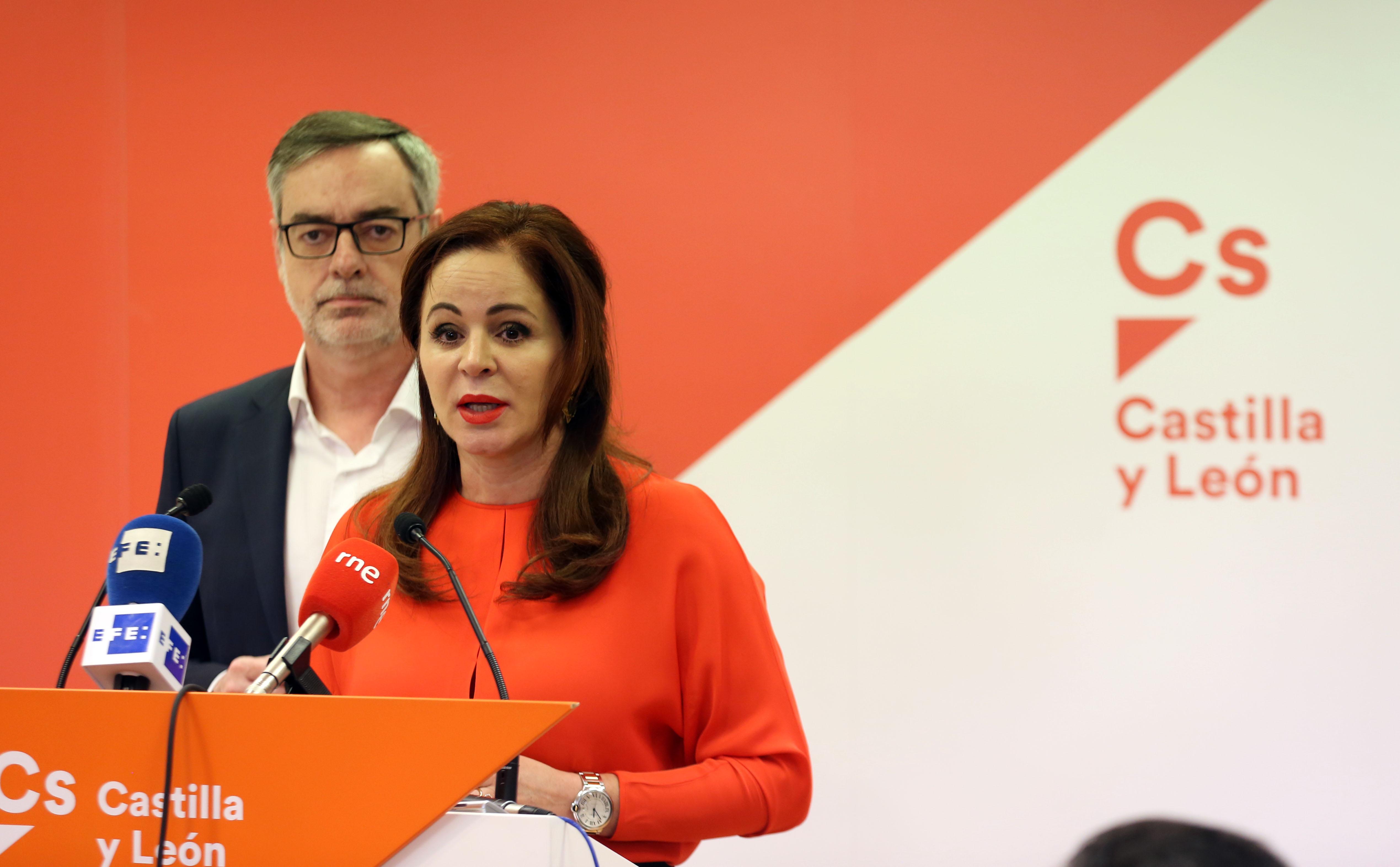 l secretario general de Ciudadanos, José Manuel Villegas y la expresidenta de las Cortes de Castilla y León, Silvia Clemente,.