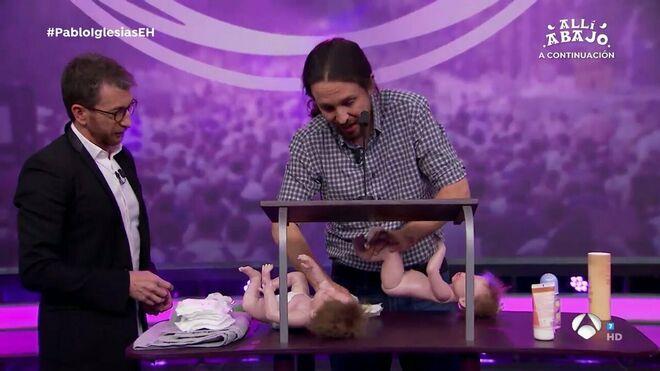 Pablo Iglesias cambia pañales en El Hormiguero