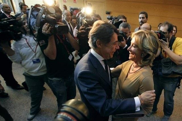 Foto de archivo de Esperanza Aguirre e Ignacio González en la Asamblea de Madrid. Fuente: EP.