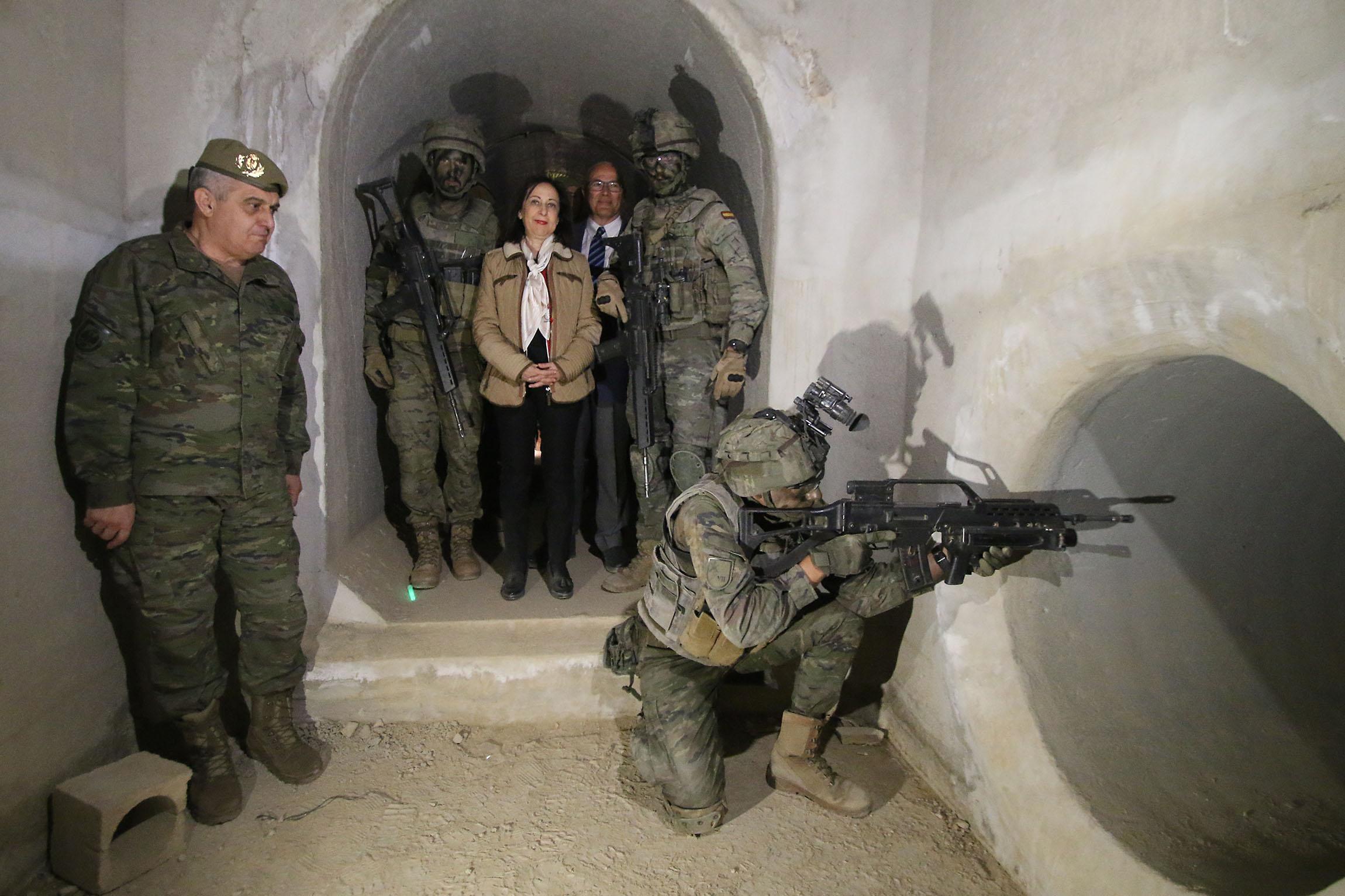  La ministra de Defensa Margarita Robles (c) visita la base 'Álvarez de Sotomayor' en en Viator (Almería) - Rafael González Europa Press