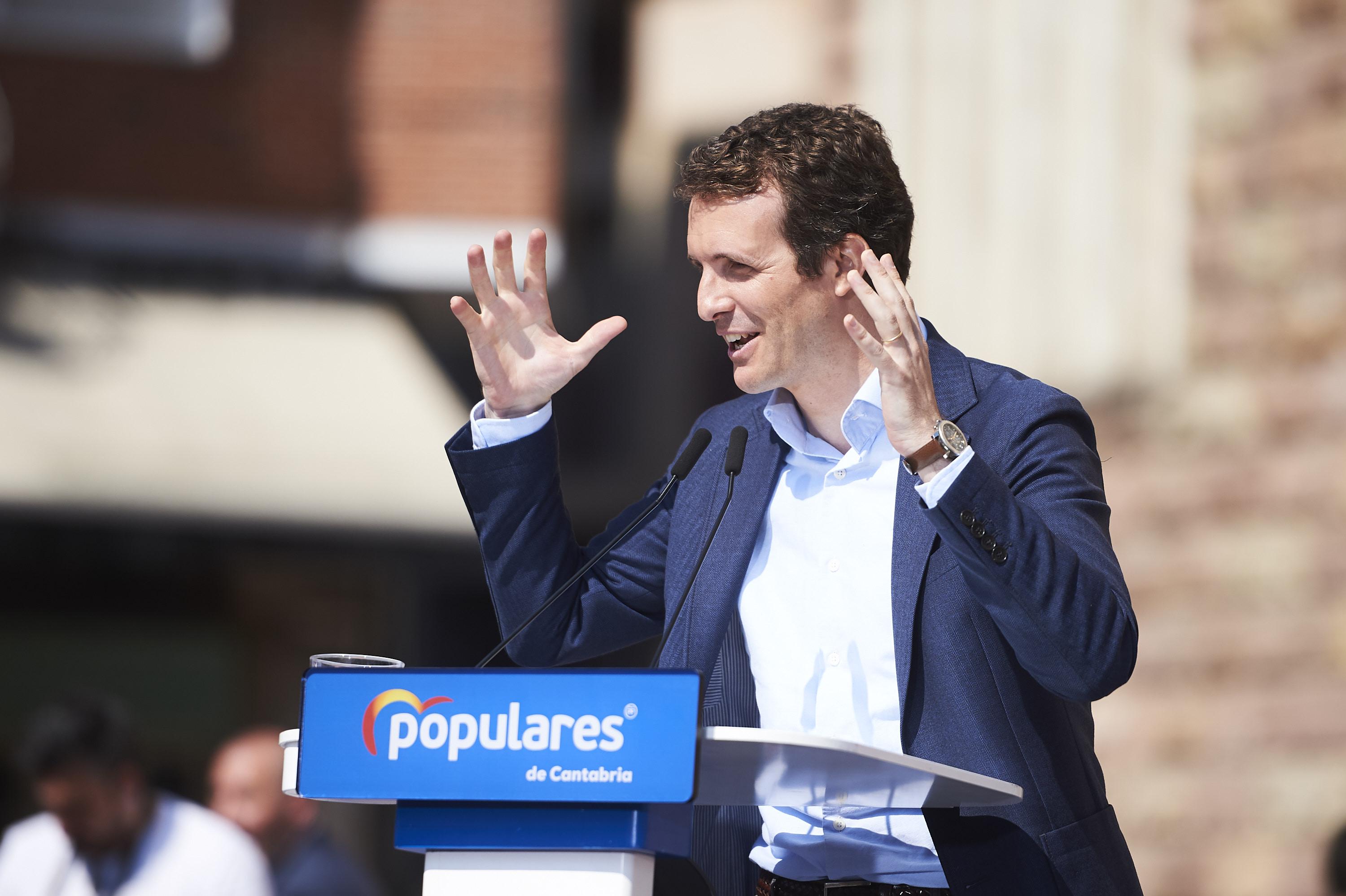 El presidente del PP Pablo Casado interviene en el acto de clausura de un encuentro con candidatos del PP de la Comarca del Besaya en Torrelavega (Cantabria) 