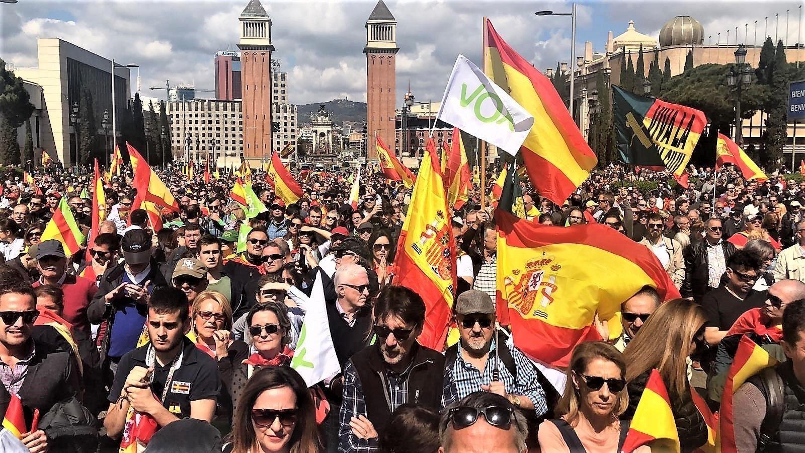 Vox concentra a miles de personas en el centro de Barcelona