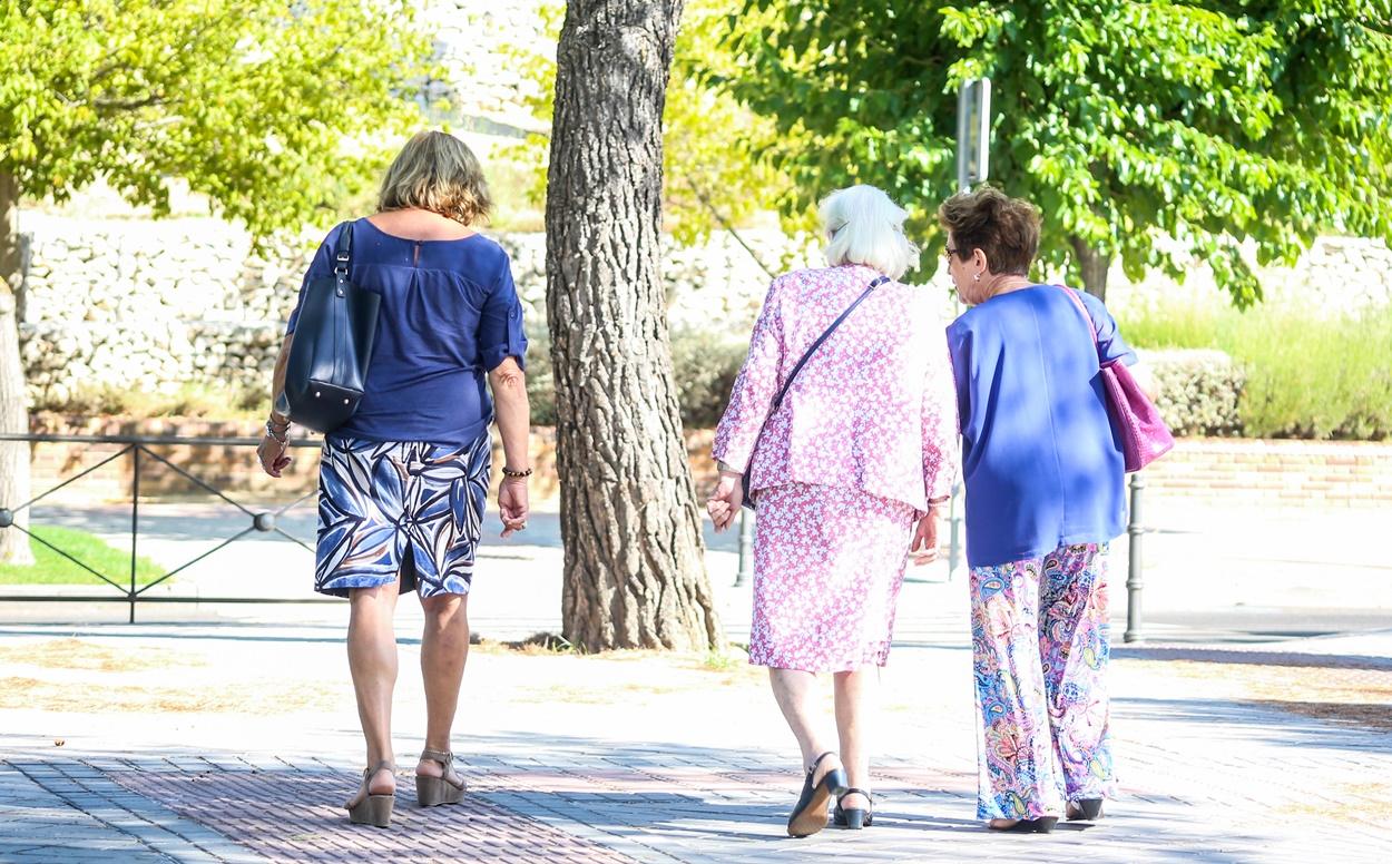 Las mujeres españolas son de las más longevas del mundo, aunque también son las que viven más años con menos felicidad y peor salud (Foto: Europa Press/Archivo).