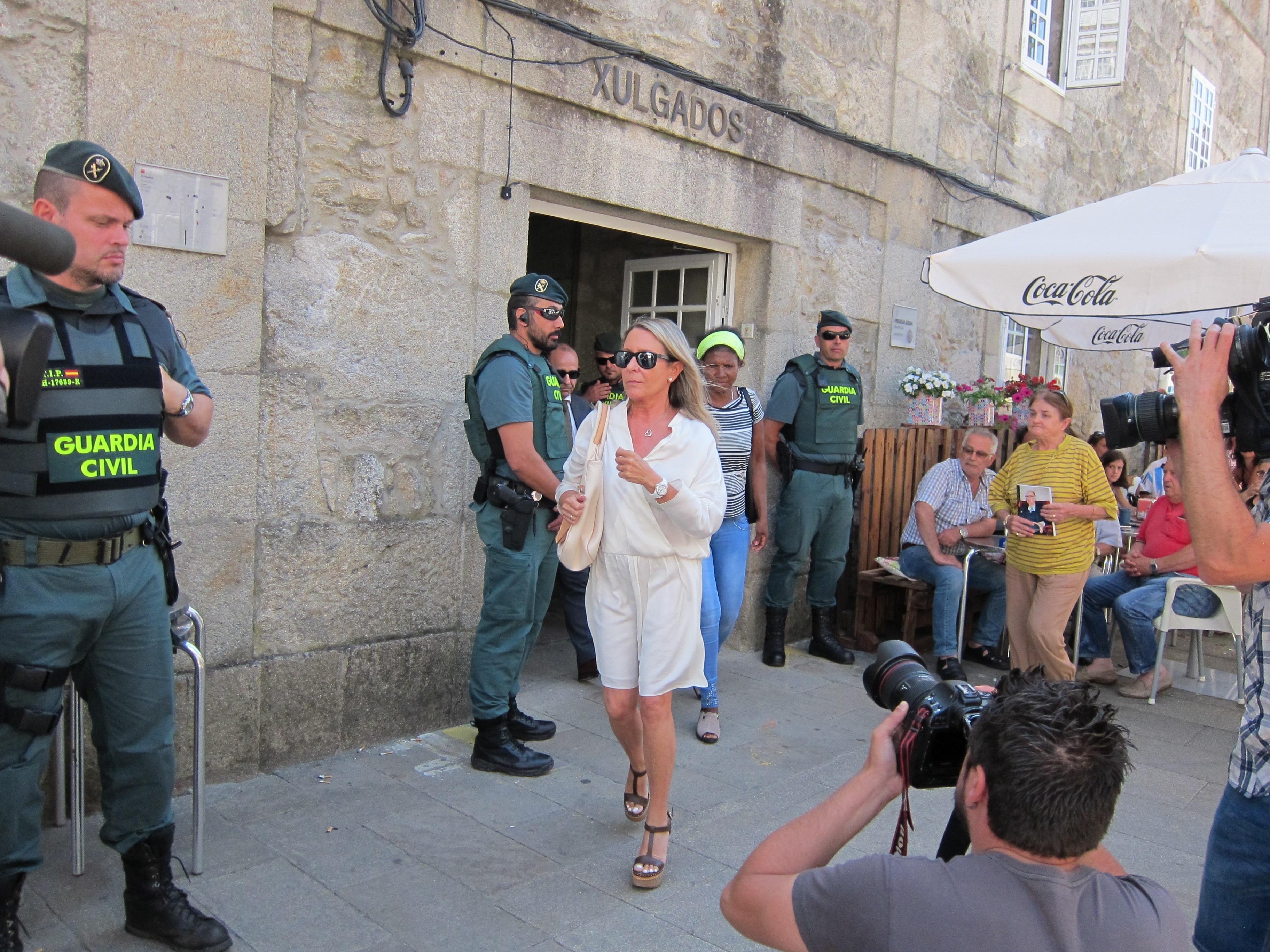 Marina Castaño saliendo de los juzgados de Padrón caso Fundación Cela