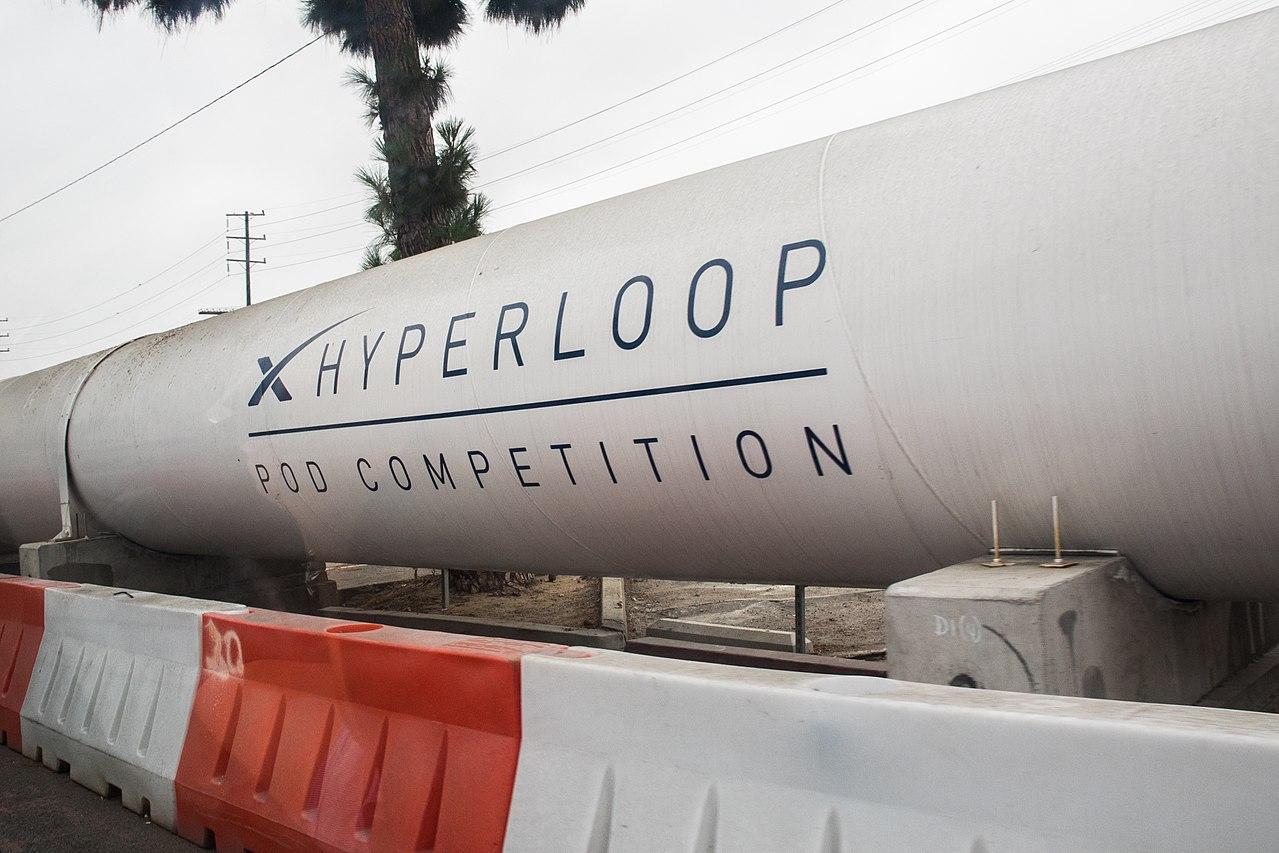 Uno de los túneles de Hyperloop. Foto: Okras 