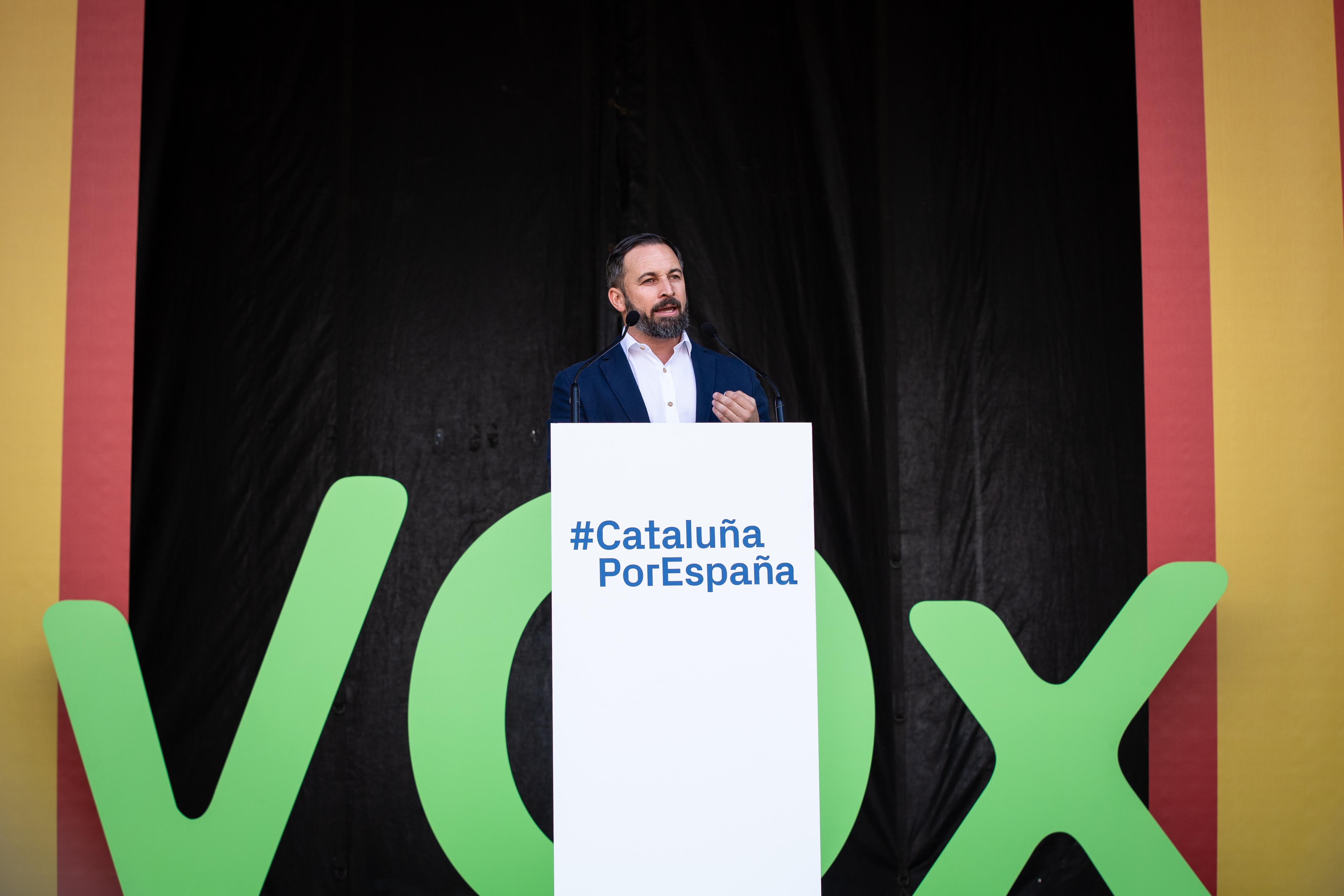 El presidente de Vox Santiago Abascal interviene en la concentración convocada por el partido bajo el lema 'Cataluña por España' en Barcelona (Cataluña) 