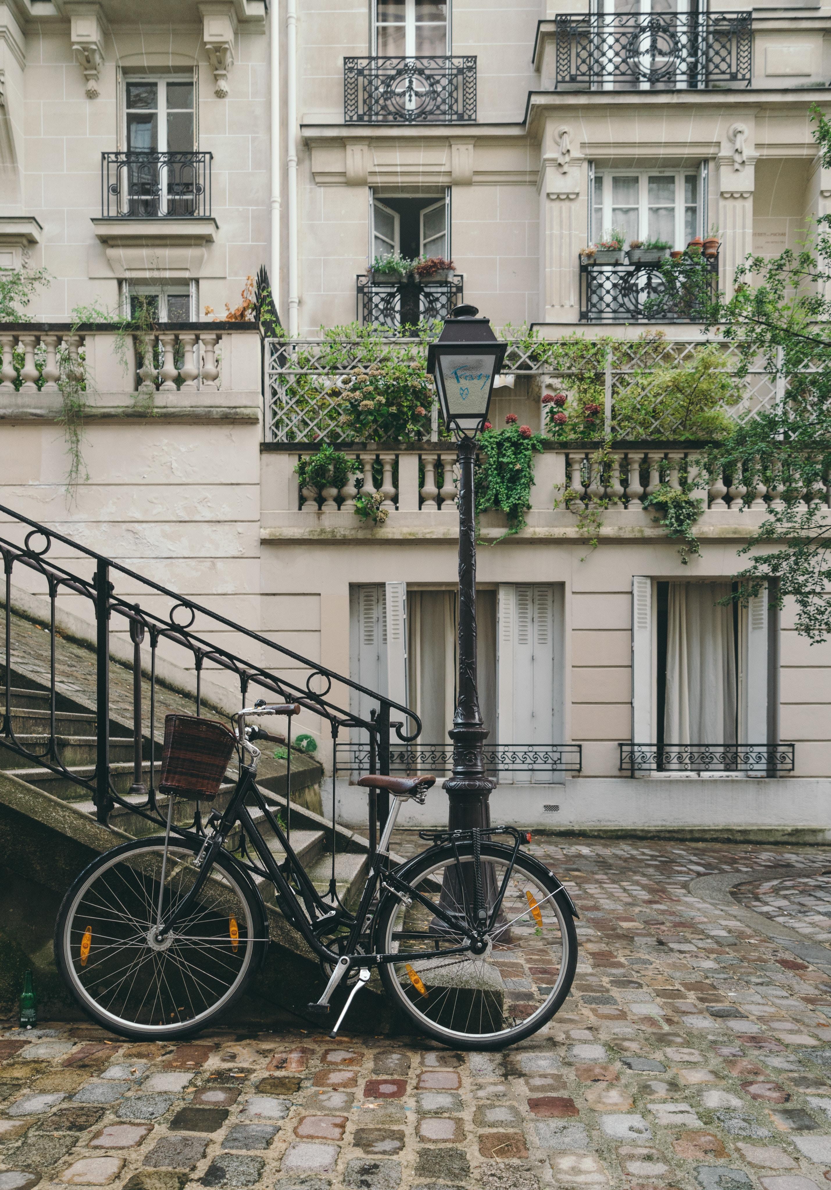 Balcones con plantas en París. Foto: John Towner