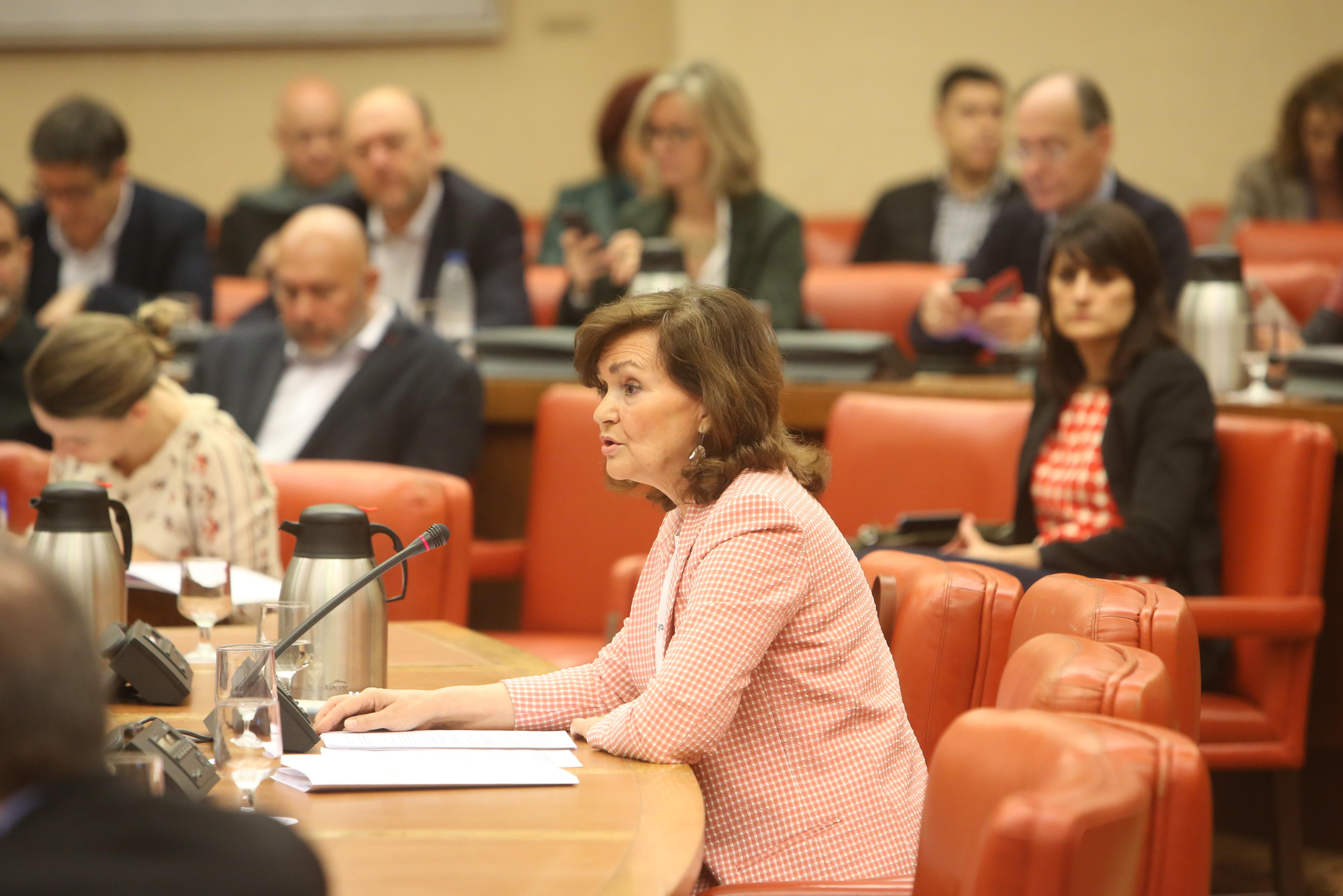 La vicepresidenta del Gobierno Carmen Calvo durante su intervención en la reunión de la Diputación Permanente en el Congreso de los Diputados. Europa Press.