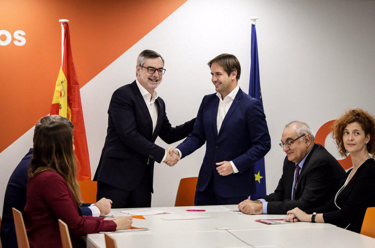 El secretario general de Ciudadanos, José Manuel Villegas, reunido con Cristiano Brown