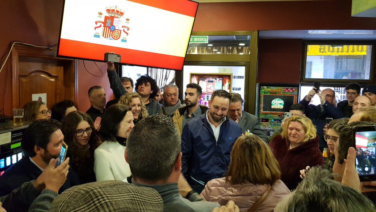 Santiago Abascal en un bar de Tarancón (Cuenca)