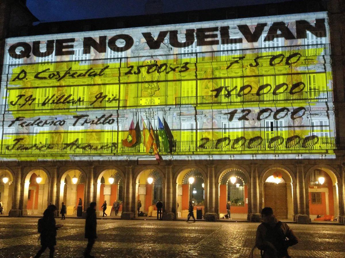 La proyección de los Papeles de Bárcenas en la Plaza Mayor de Madrid