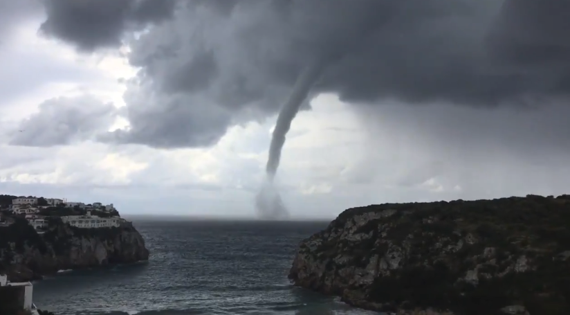 Tormenta en aguas menorquinas