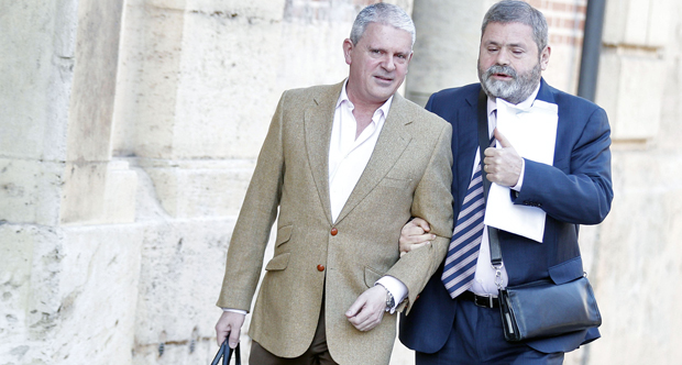 Pablo Crespo,iz., uno de los cabecilla de la trama Gürtel,acompañado de su abogado Miguel Duran,d., a su llegada al Tribunal Superior de Justicia valenciano.