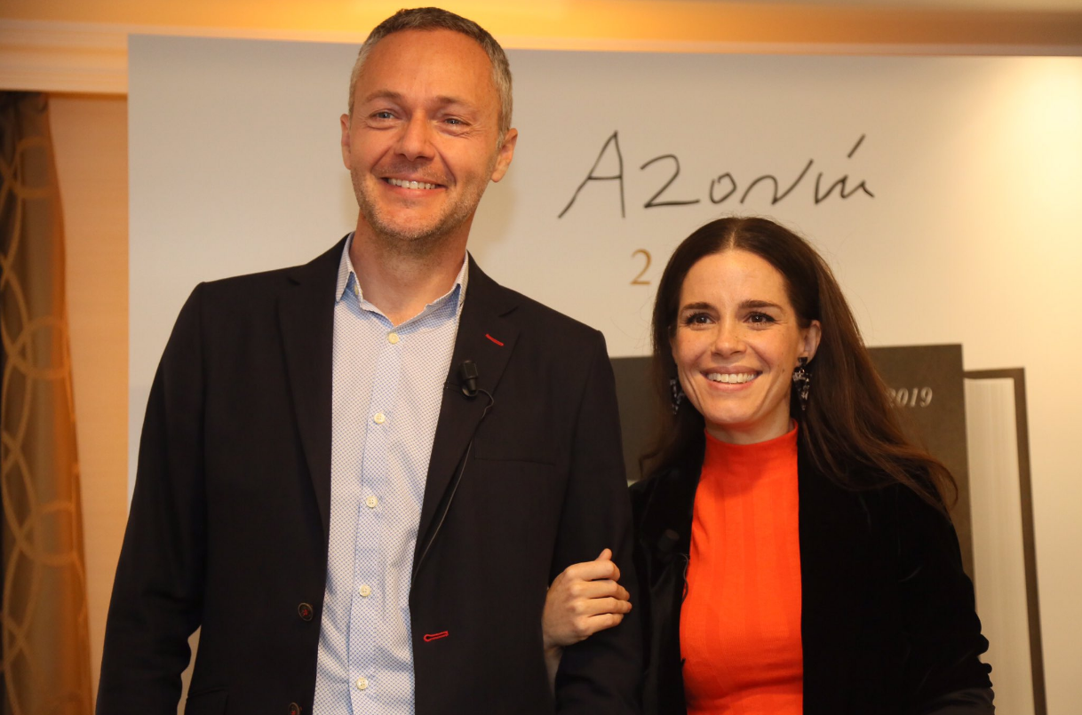 Joaquín Camps y Nuria Gago durante la presentación de La silueta del olvido (Foto de la Diputación de Alicante)