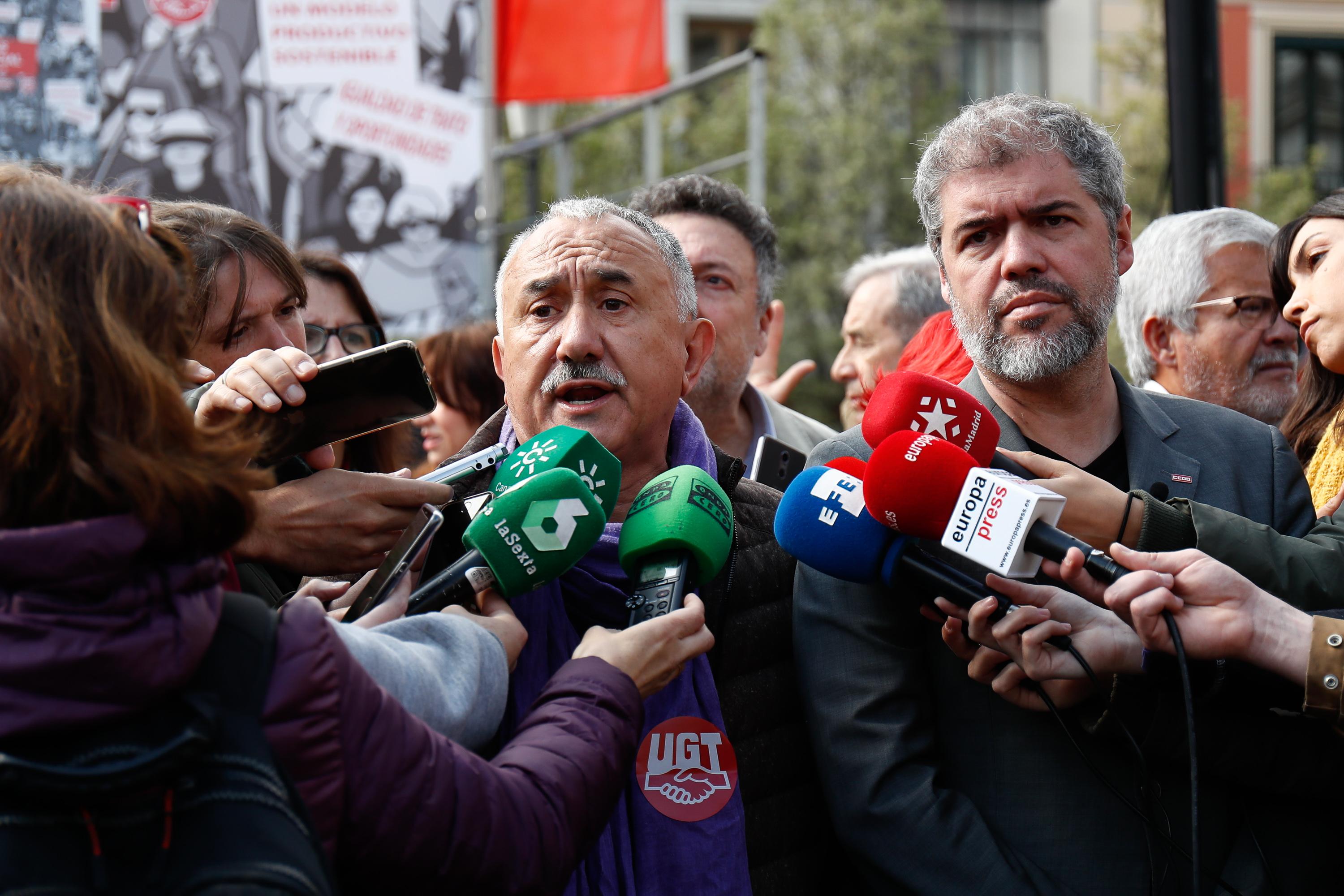 Los secretarios generales de los sindicatos UGT y CCOO, Pepe Álvarez y Unai Sordo ofrecen declaraciones a los medios de comunicación. Europa Press.