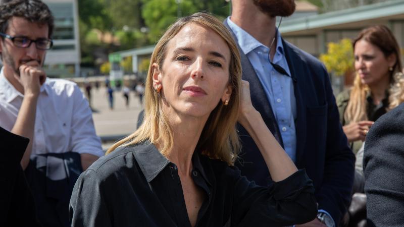 La cabeza de lista al Congreso del PP por Barcelona Cayetana Álvarez de Toledo acude la la Universidad Autónoma de Barcelona