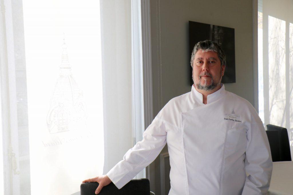 El chef José Carlos Fuentes está al frente de las cocinas de El Club Allard, que cuenta con una estrella Michelin, entre otros reconocimientos