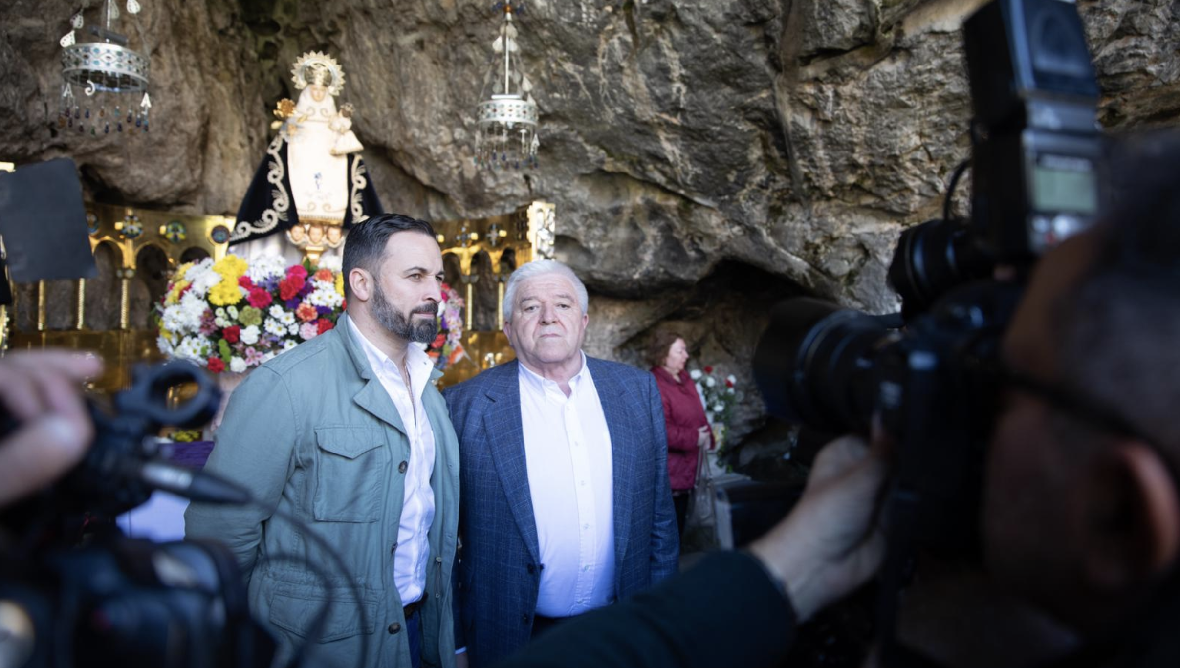Santiago Abascal visita la Virgen de Covadonga