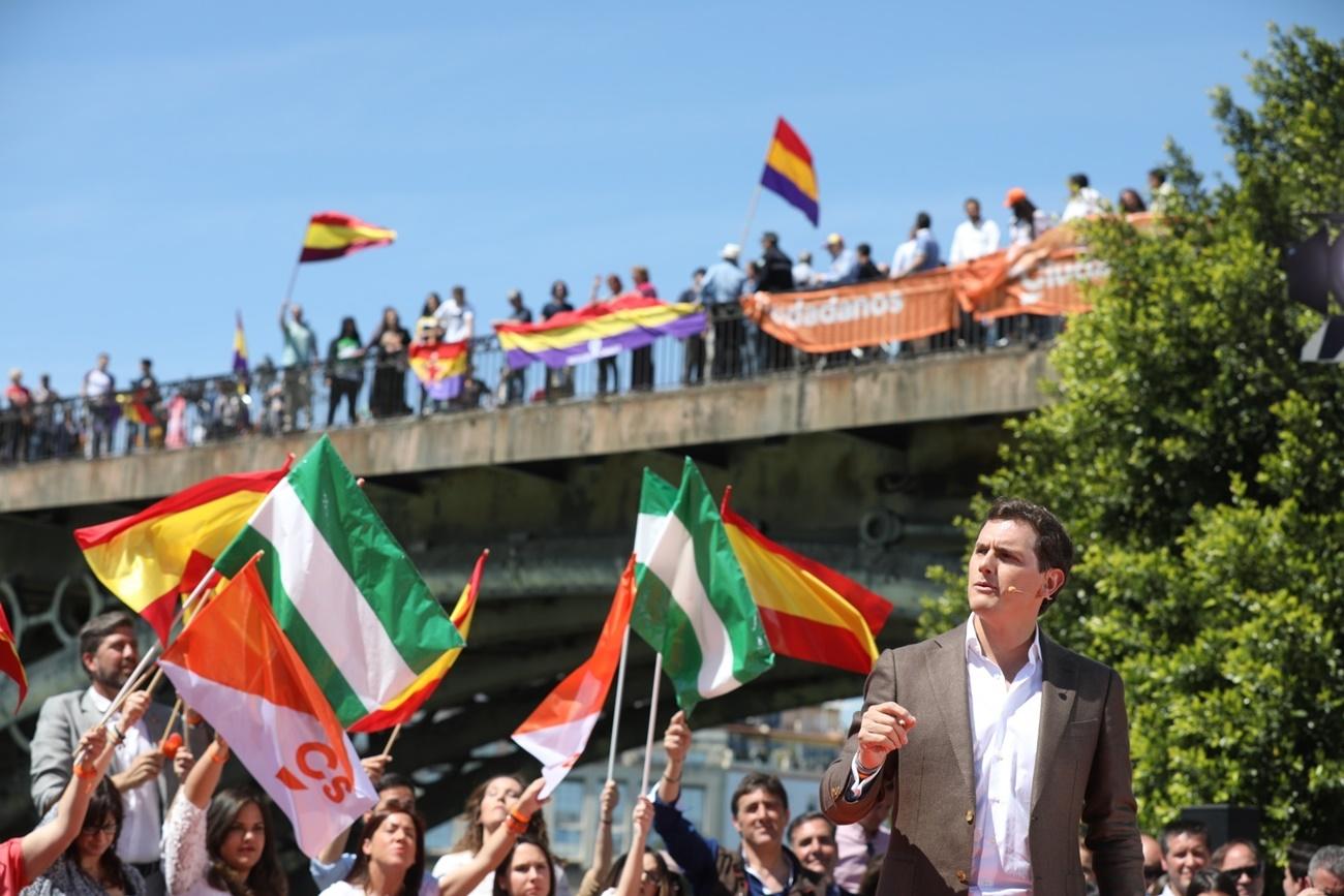 Protestas durante el mitin de Albert Rivera en Sevilla. 