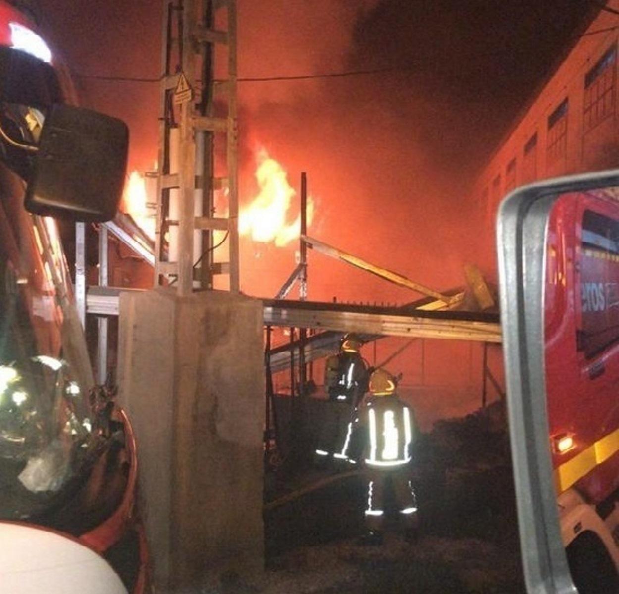 Incendio en una granja de pollos en Alicante