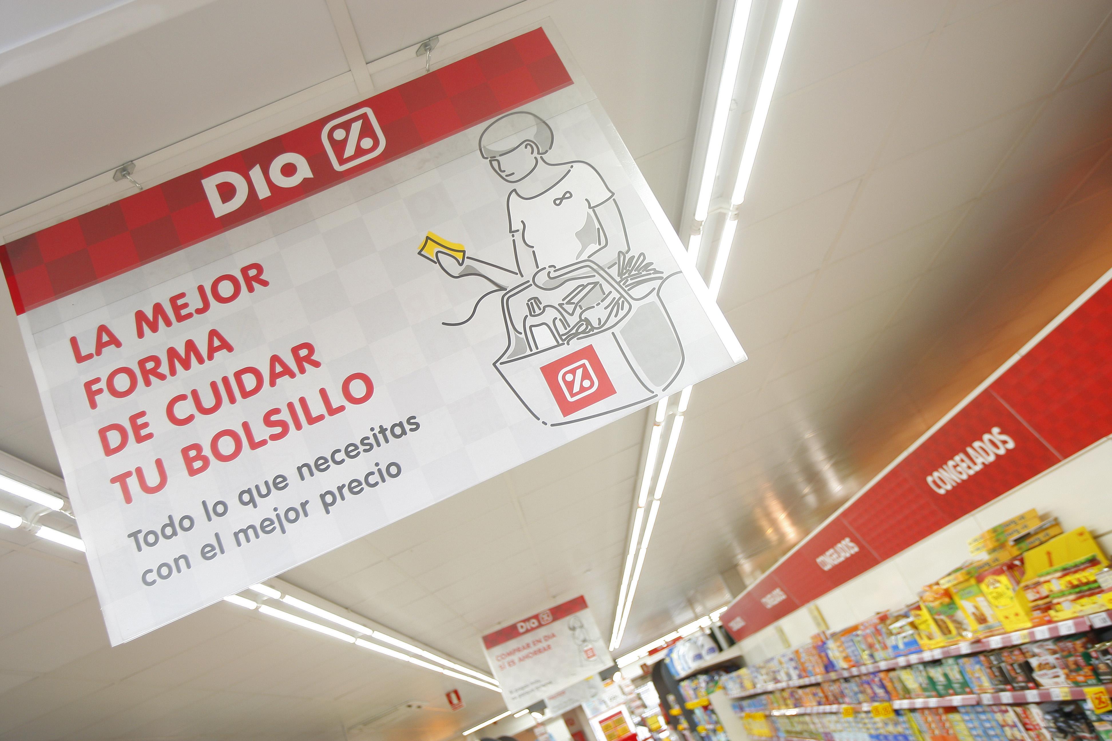 Cartel de una tienda DIA anunciando ofertas - DIA 