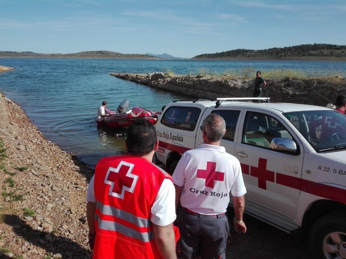 Medios que han intervenido en las tareas tras la localización de un cadáver en el pantano de Alange