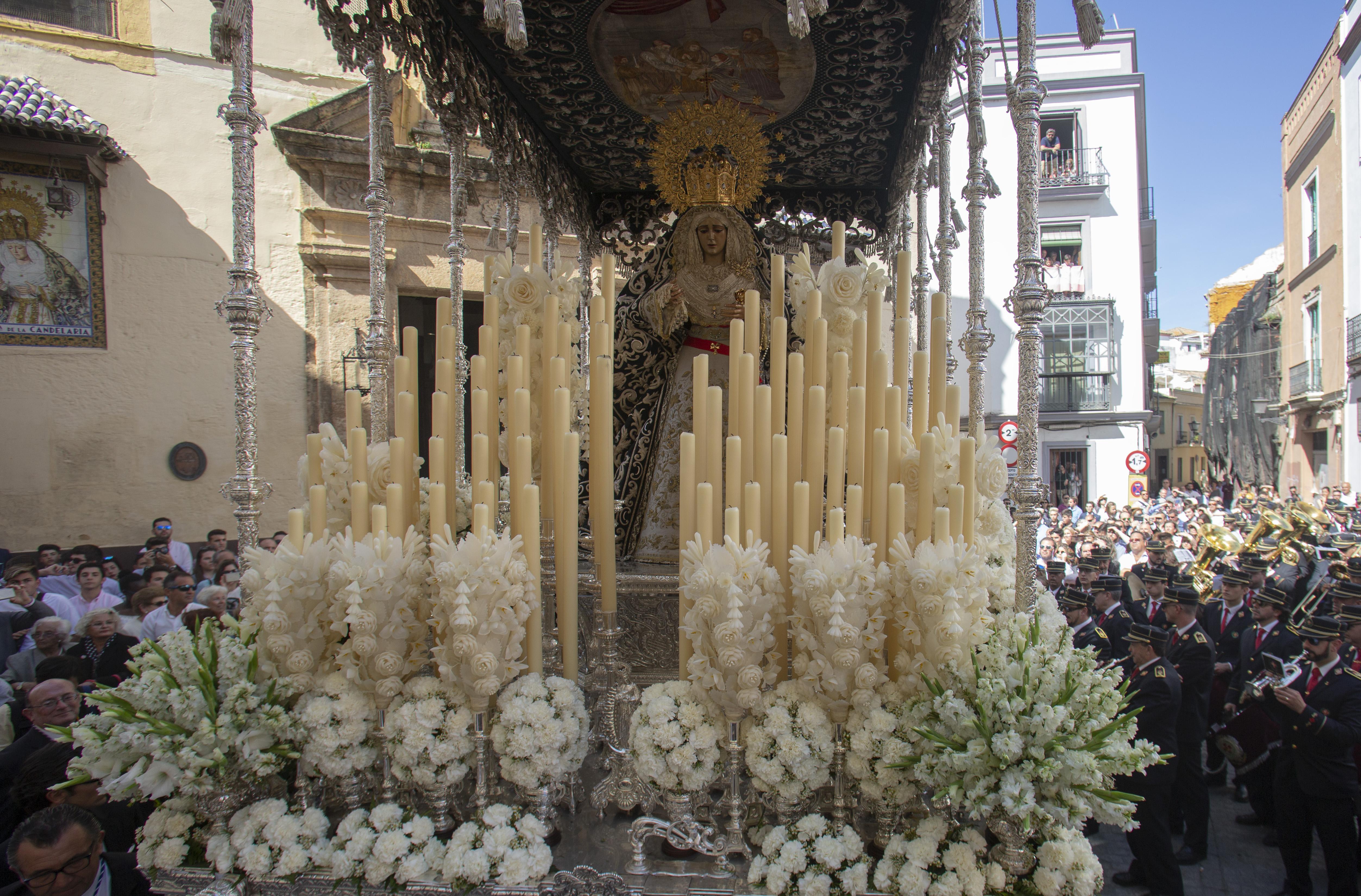 Martes Santo Salida Procesional de la Hermandad de La Candelaria En la Plaza de la Candelaria, Sevilla. Europa Press.