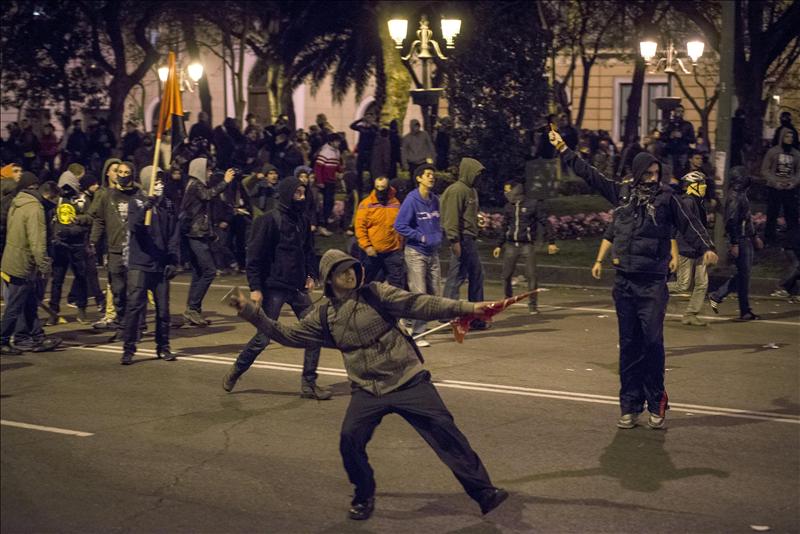 La protesta de la Marcha por la Dignidad deriva en una protesta de la Policía contra el Ministerio de Interior