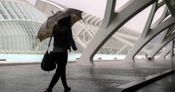 EuropaPress 2075564 Imagen de lluvia y viento en València