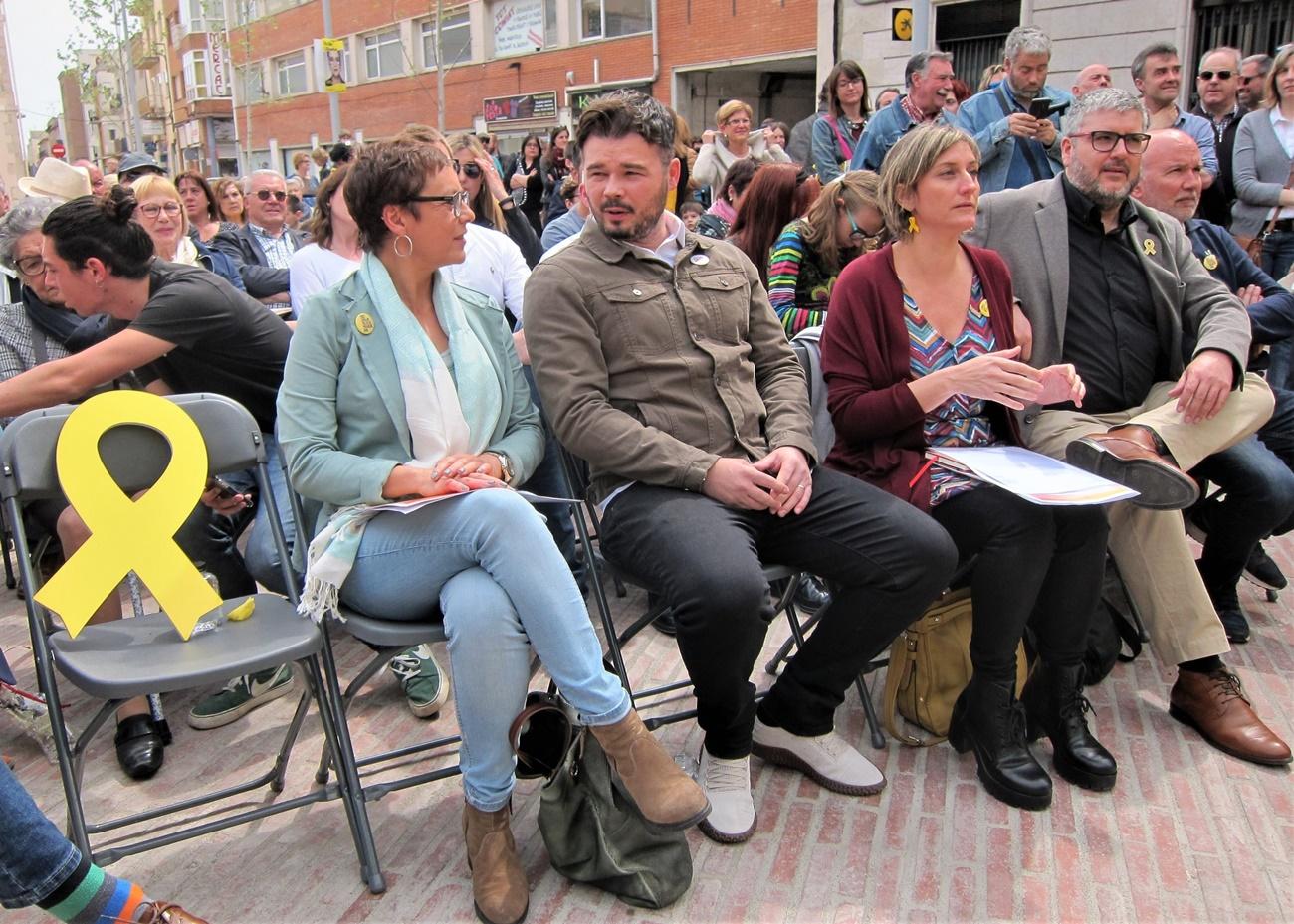 Gabriel Rufián junto a Montse Bassa y Alba Vergés