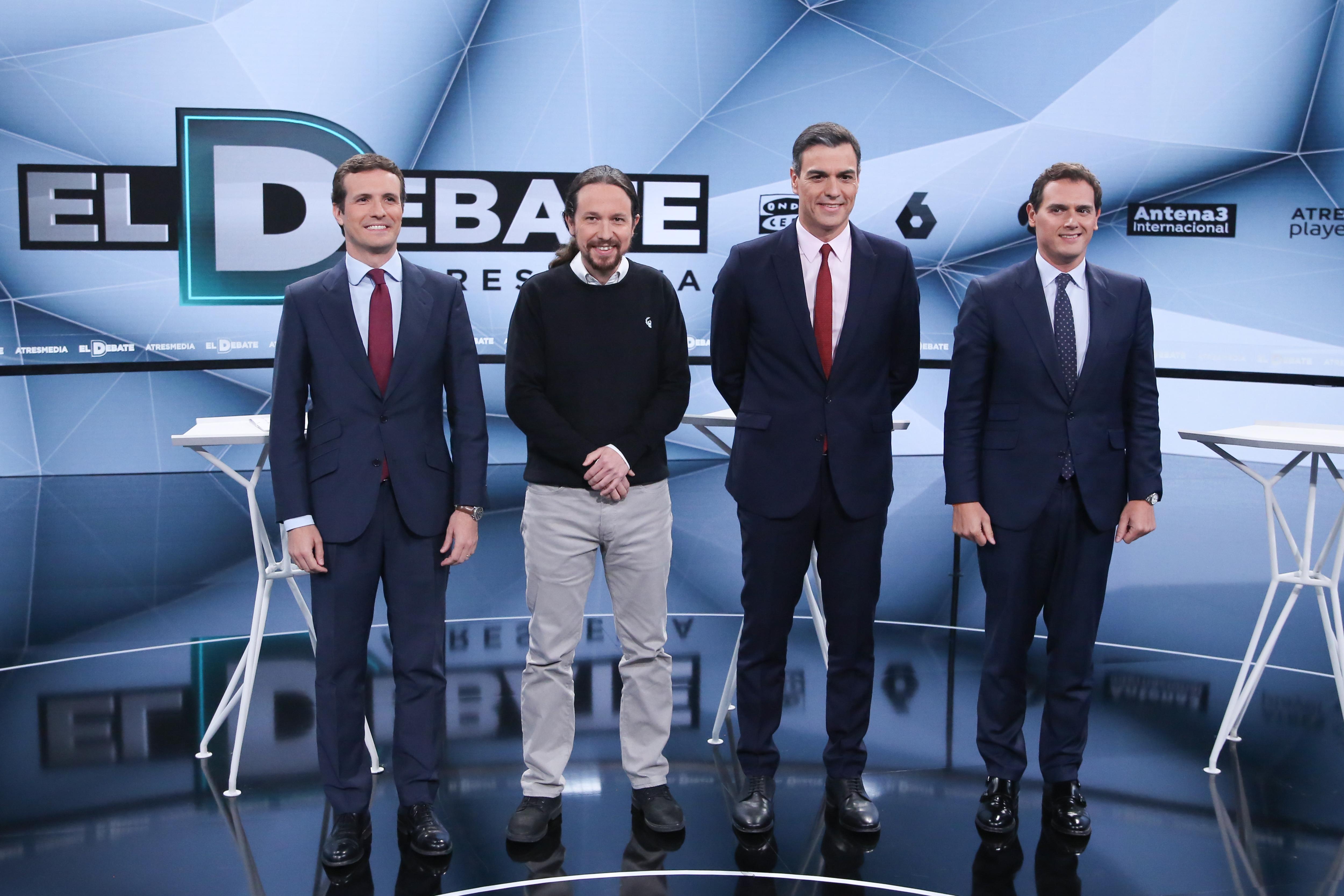 El presidente del PP Pablo Casado; el secretario general de Podemos Pablo Iglesias; el presidente del Gobierno Pedro Sánchez; y el presidente de Ciudadanos Albert Rivera preparados para el debate de Atresmedia. EuropaPress