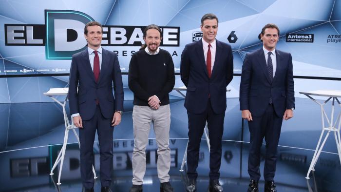 ¿Cuánto mide Pablo Casado? - Estatura real: 1,77 - Página 8 Europapress-2084707-i-d-el-presidente-del-pp-pablo-casado-el-secretario-general-de-podemos-pablo-iglesias-el-presidente-del-gobierno-pedro-sa-nchez-y-el-presidente-de-ciudadanos-albert-rivera-preparados-para-el-debate-de-atresmedia_5_700x394
