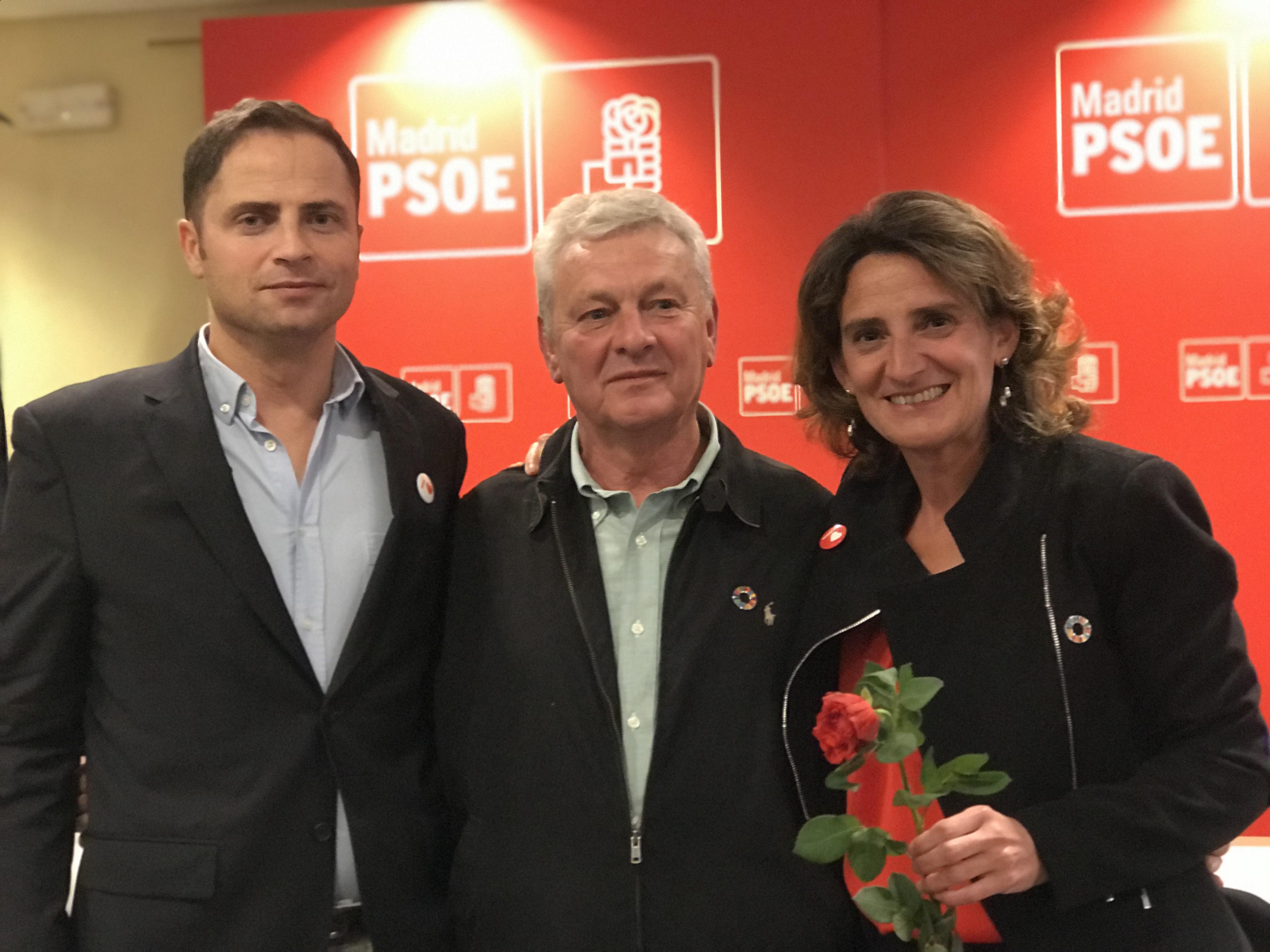 la ministra de Transición Ecológica, Teresa Ribera, junto a Cabezón y a Fort. PSOE Majadahonda