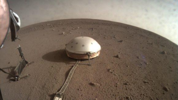 Sistema de detección de terremotos de la sonda InSight. Foto: NASA JPL Caltech