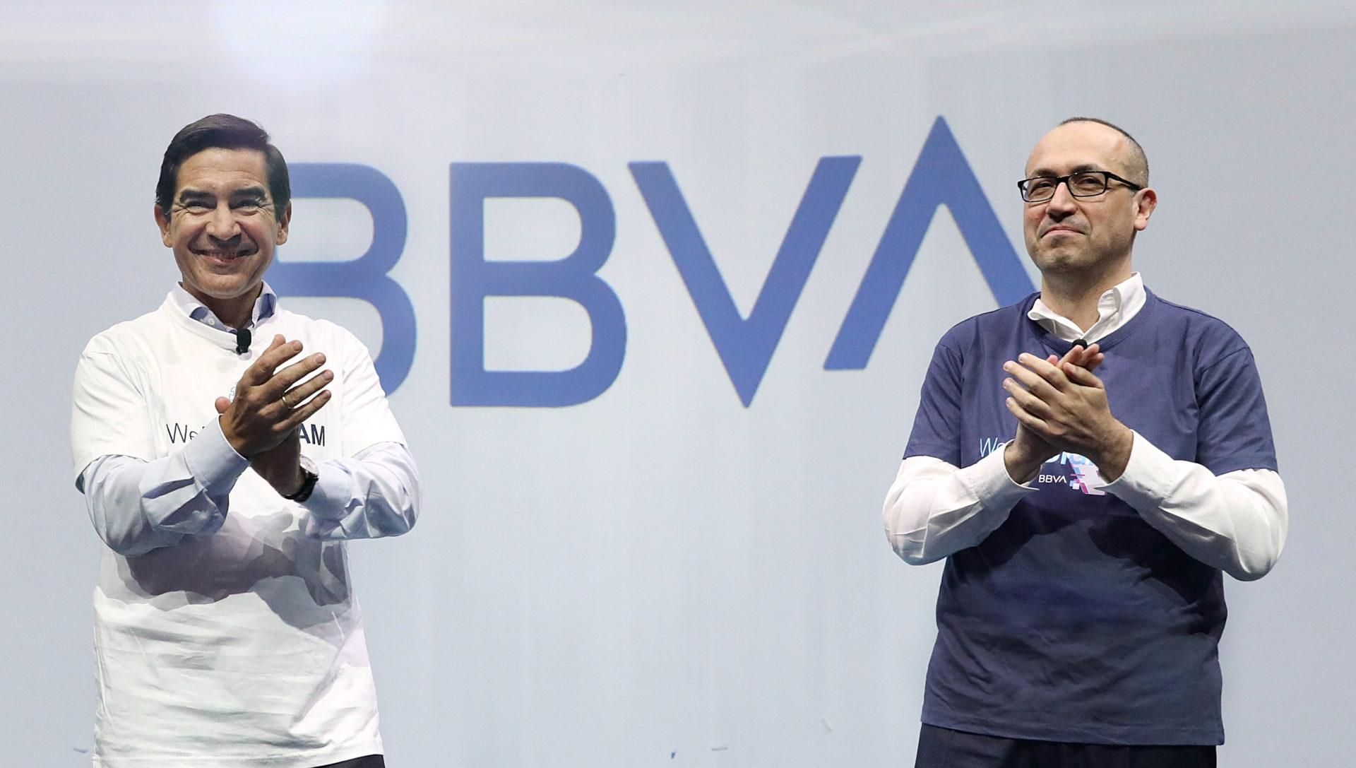 Torres Vila y Onur Genç aplauden al nuevo logotipo del banco - BBVA