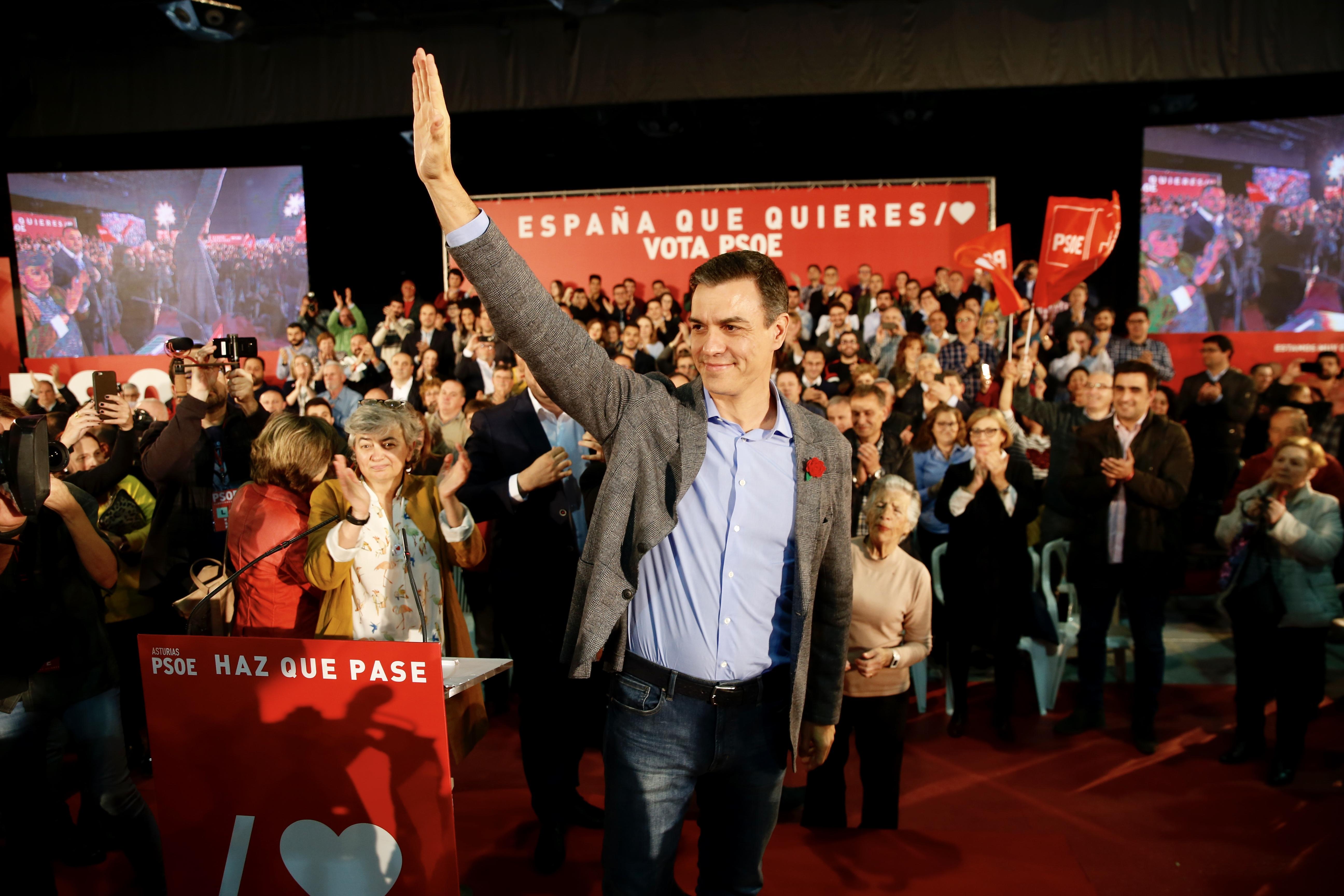 El presidente del Gobierno Pedro Sánchez en un mitin del PSOE celebrado en Gijón