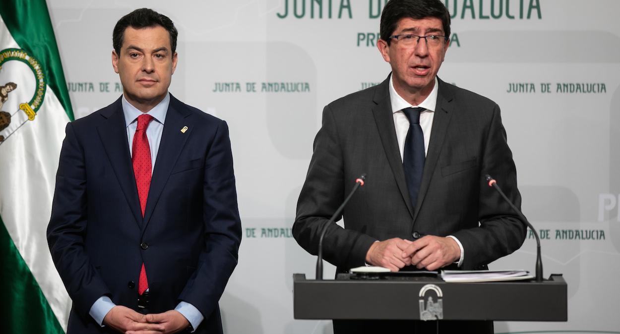 Juanma Moreno y Juan Marín, en la rueda de prensa de balance de los 100 primeros días de mandato. JESÚS PRIETO/EP 