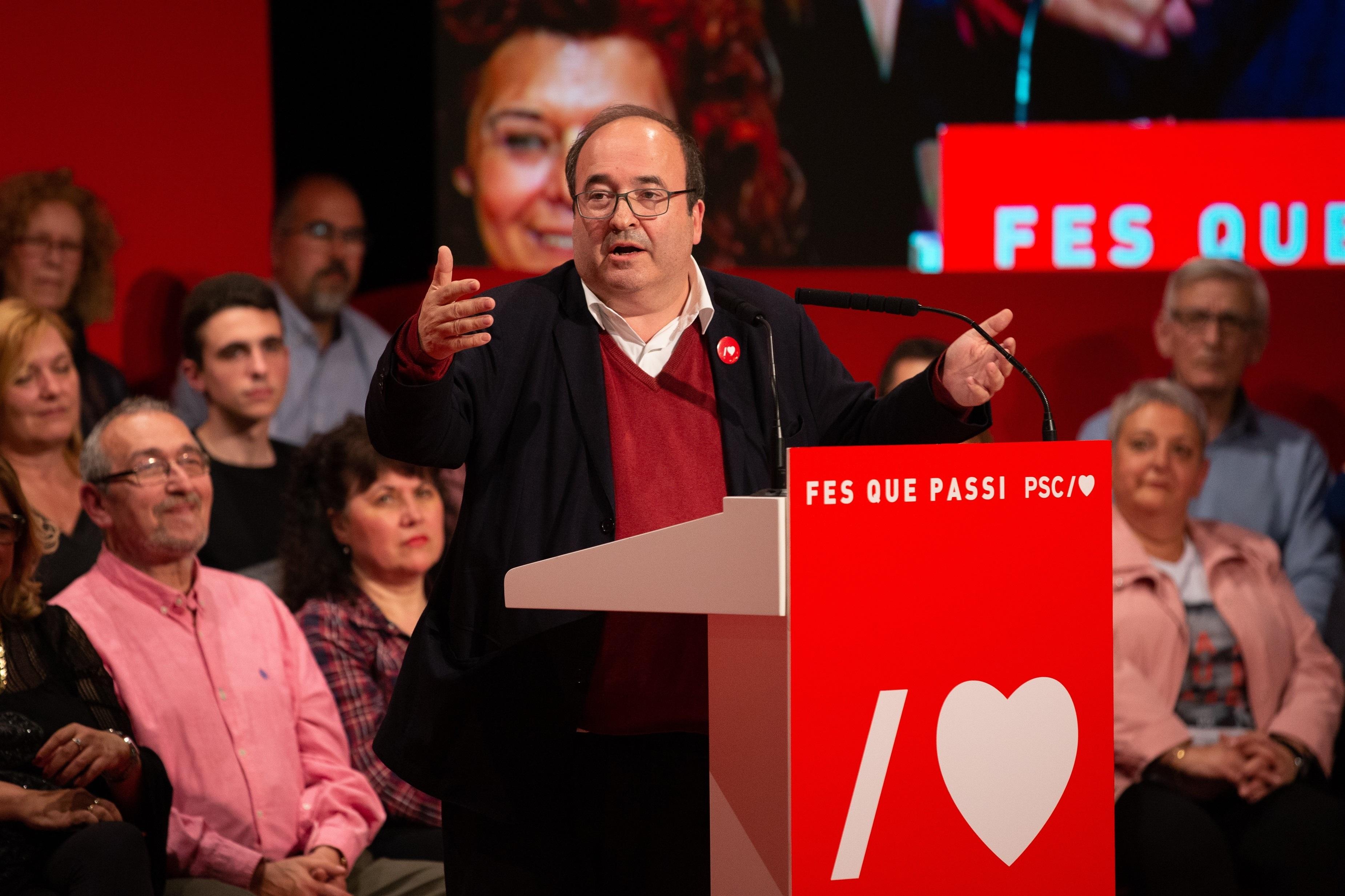 Miquel Iceta interviene en el acto de campaña del PSOE en Badalona 