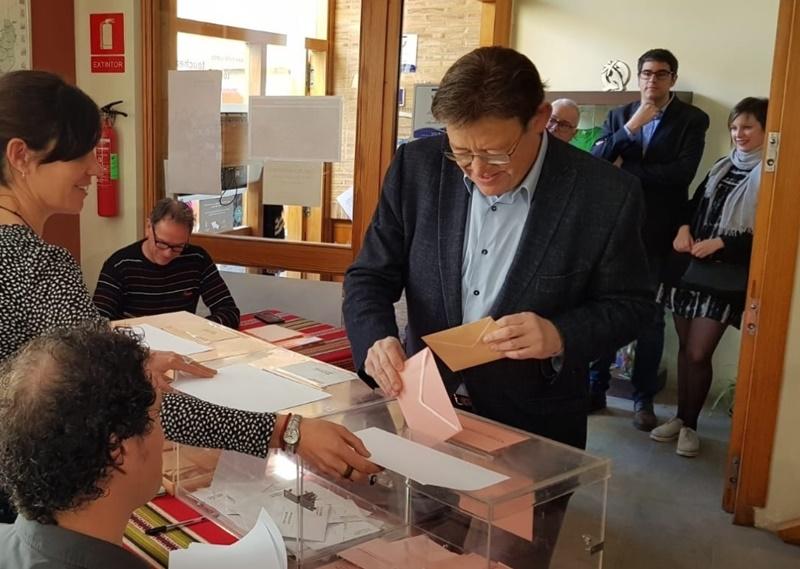 Ximo Puig vota en Morella