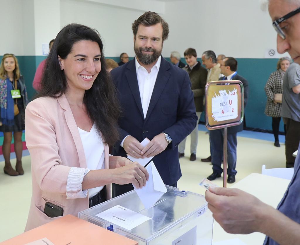 Rocío Monasterio votando