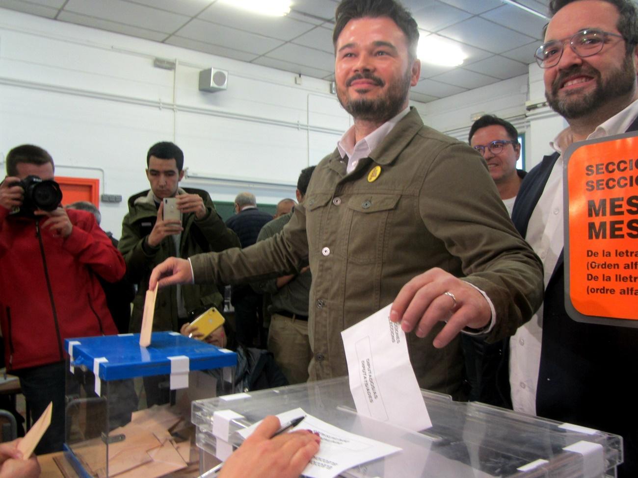 Gabriel Rufián votando
