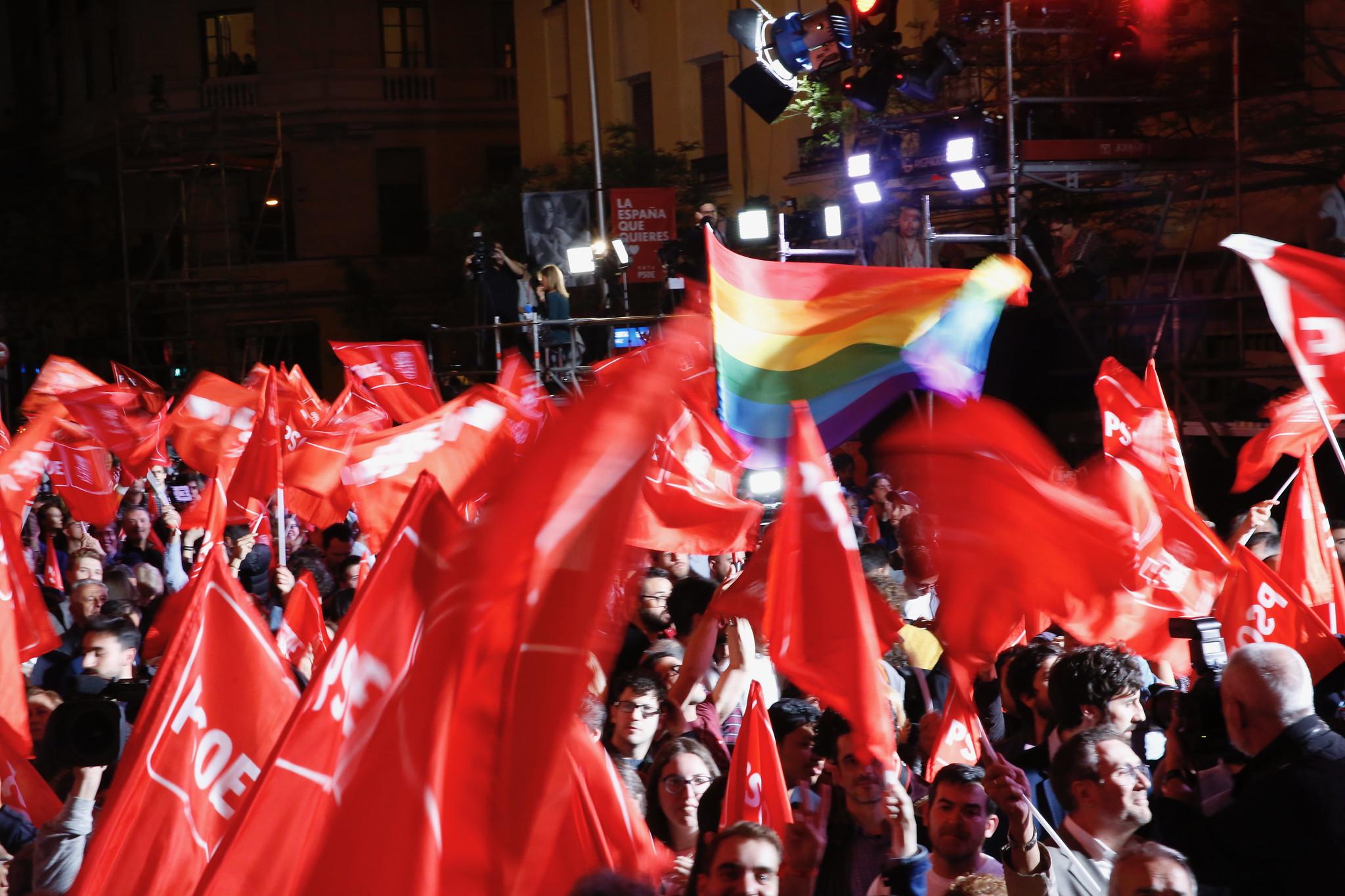 Celebración en Ferraz de la victoria del PSOE en las elecciones generales