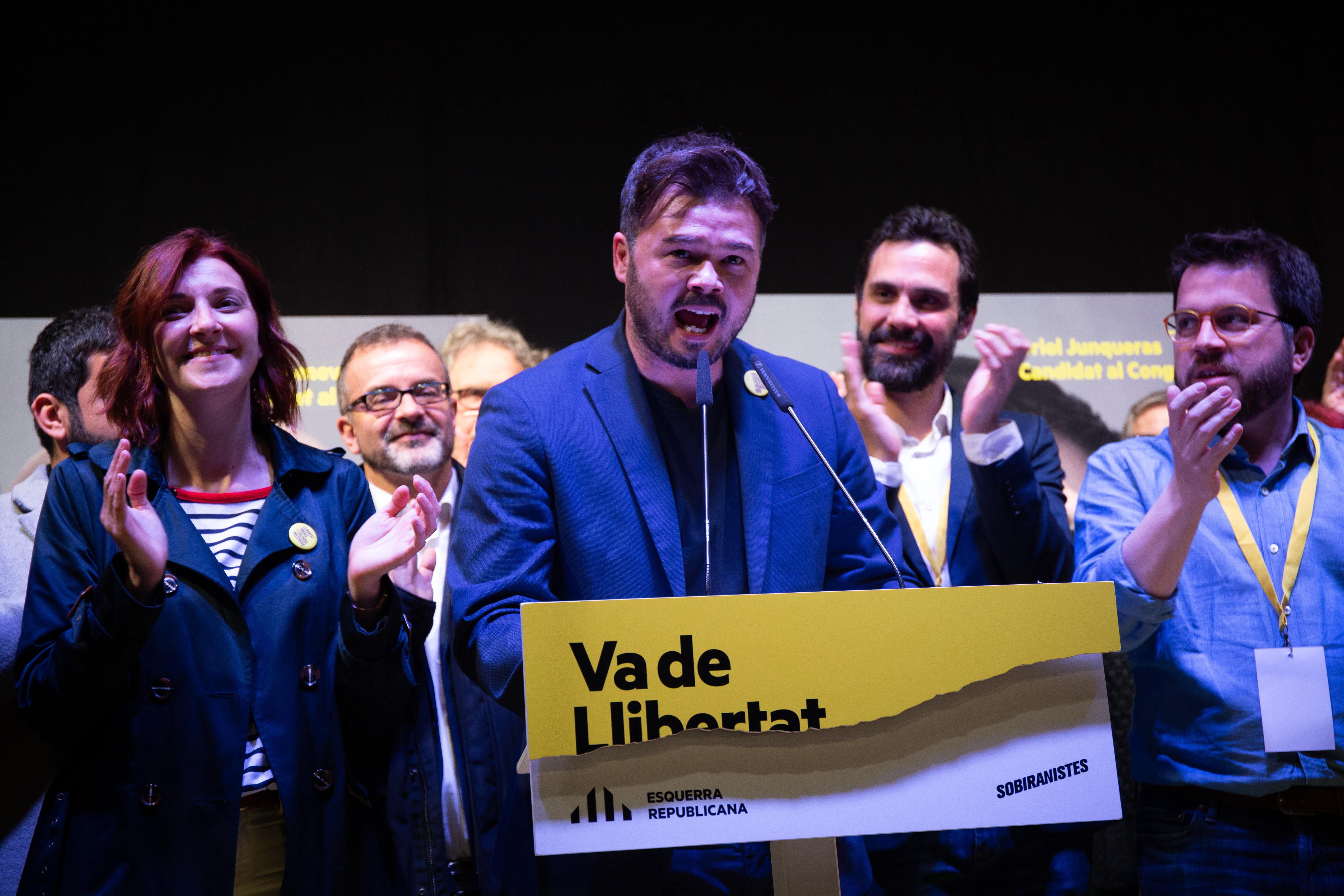  El candidato de ERC a las elecciones generales, Gabriel Rufián, durante su intervención en la sede de ERC tras conocerse los resultados electorales 