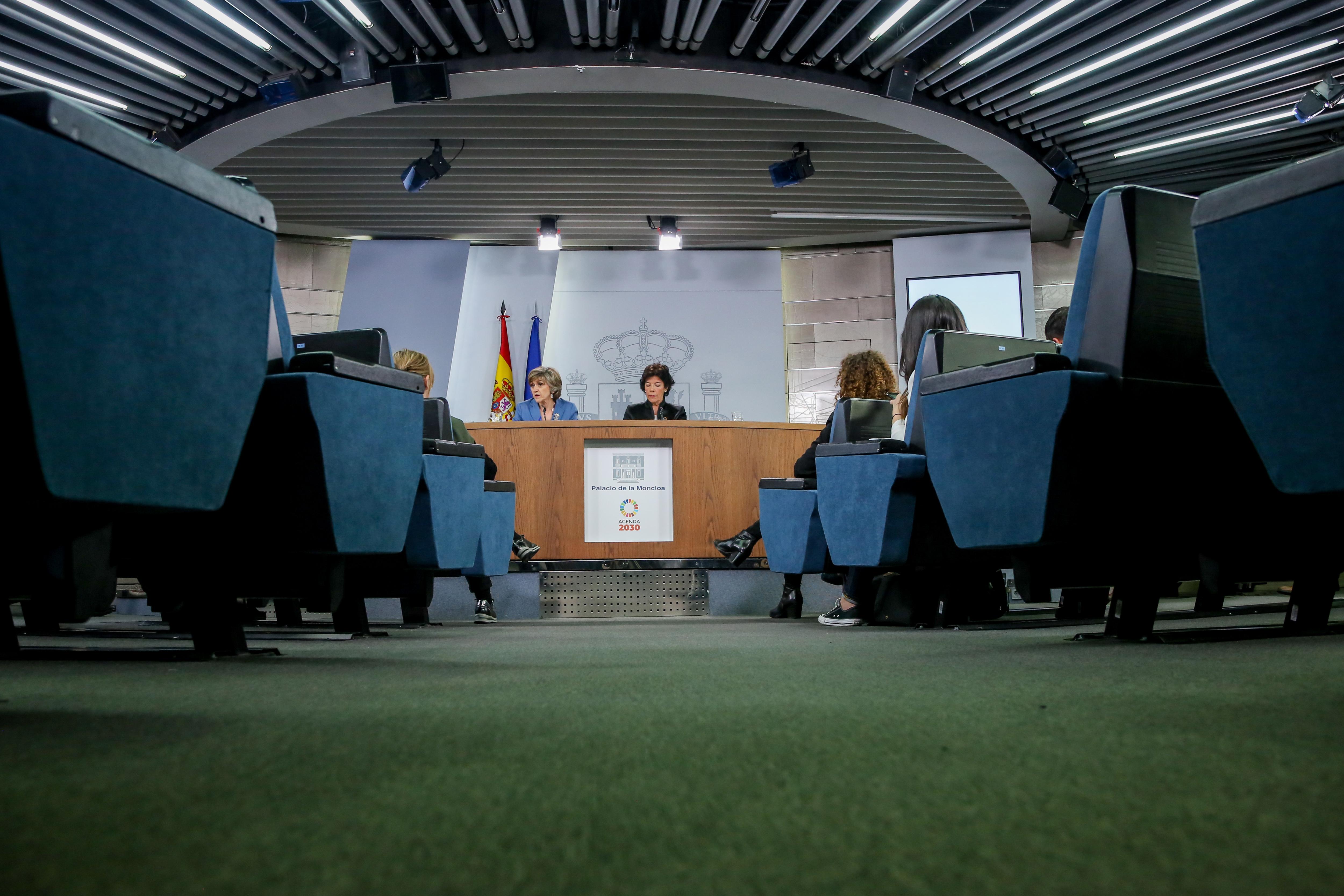 María Luisa Carcedo e Isabel Celaá comparecen ante los medios tras un Consejo de Ministros. Europa Press.