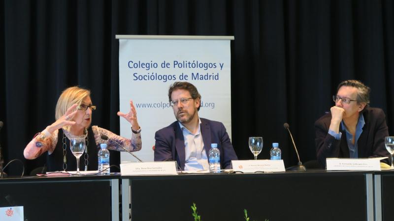 Rosa Díez, Manuel Mostaza, director de Asuntos Públicos de Atrevia, y Fernando Vallespín.